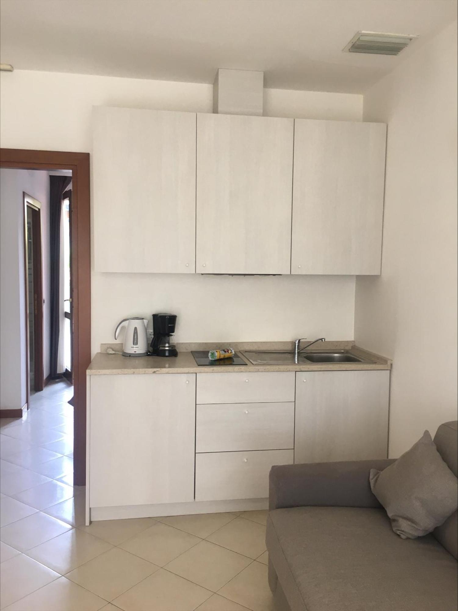 One-Bedroom Apartment Lake View,1588057702:JPEG