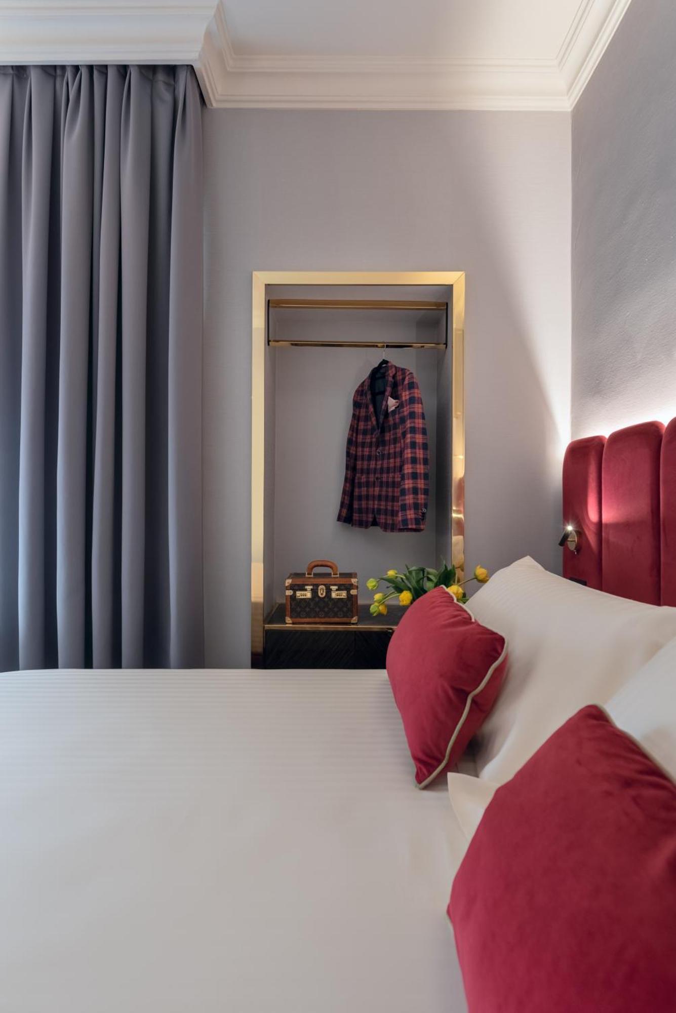 Small Double Room French Bed