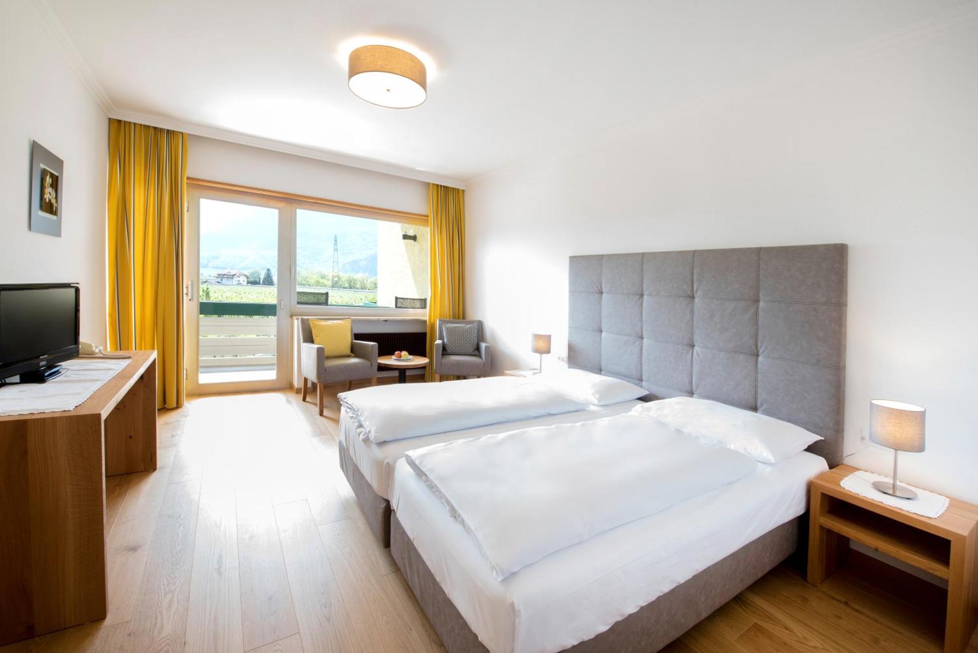 Doppelzimmer mit Balkon