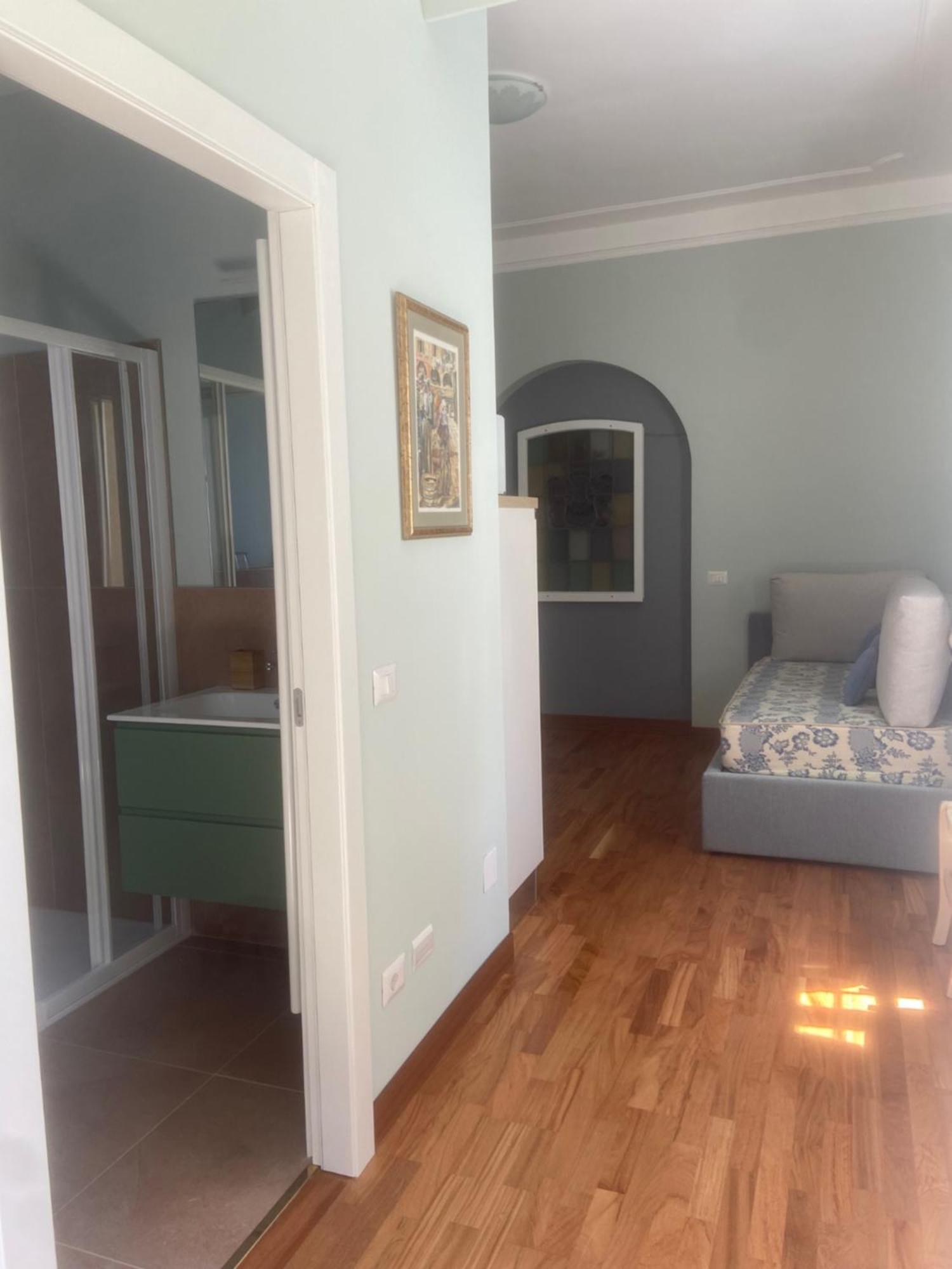 Classic One-Bedroom Apartment King Bed