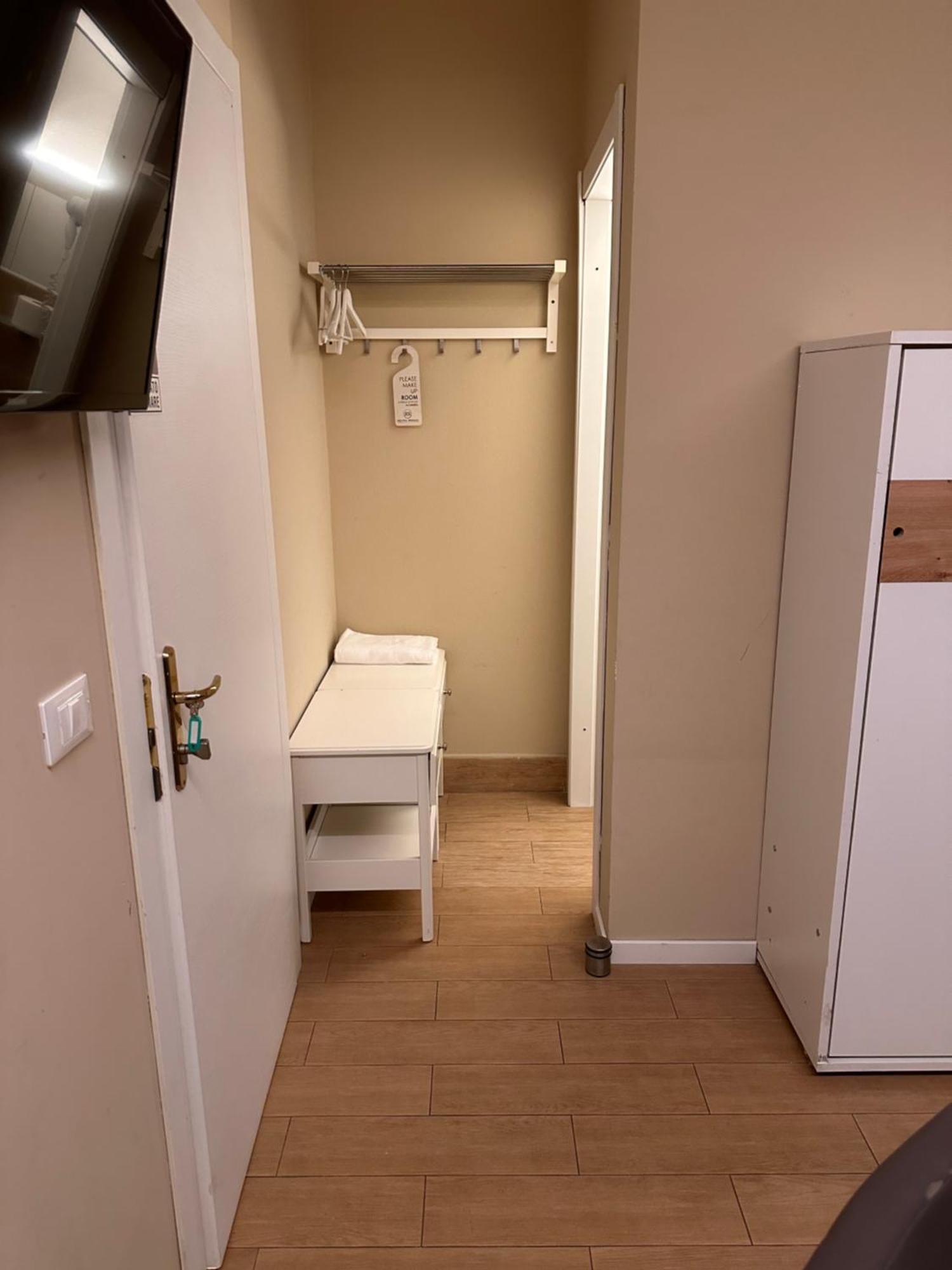Single Room Bathroom