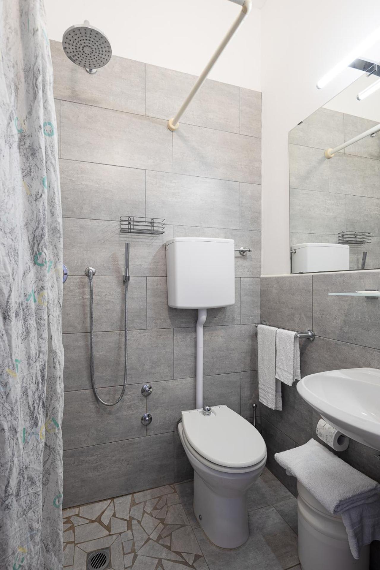 Single Room Bathroom