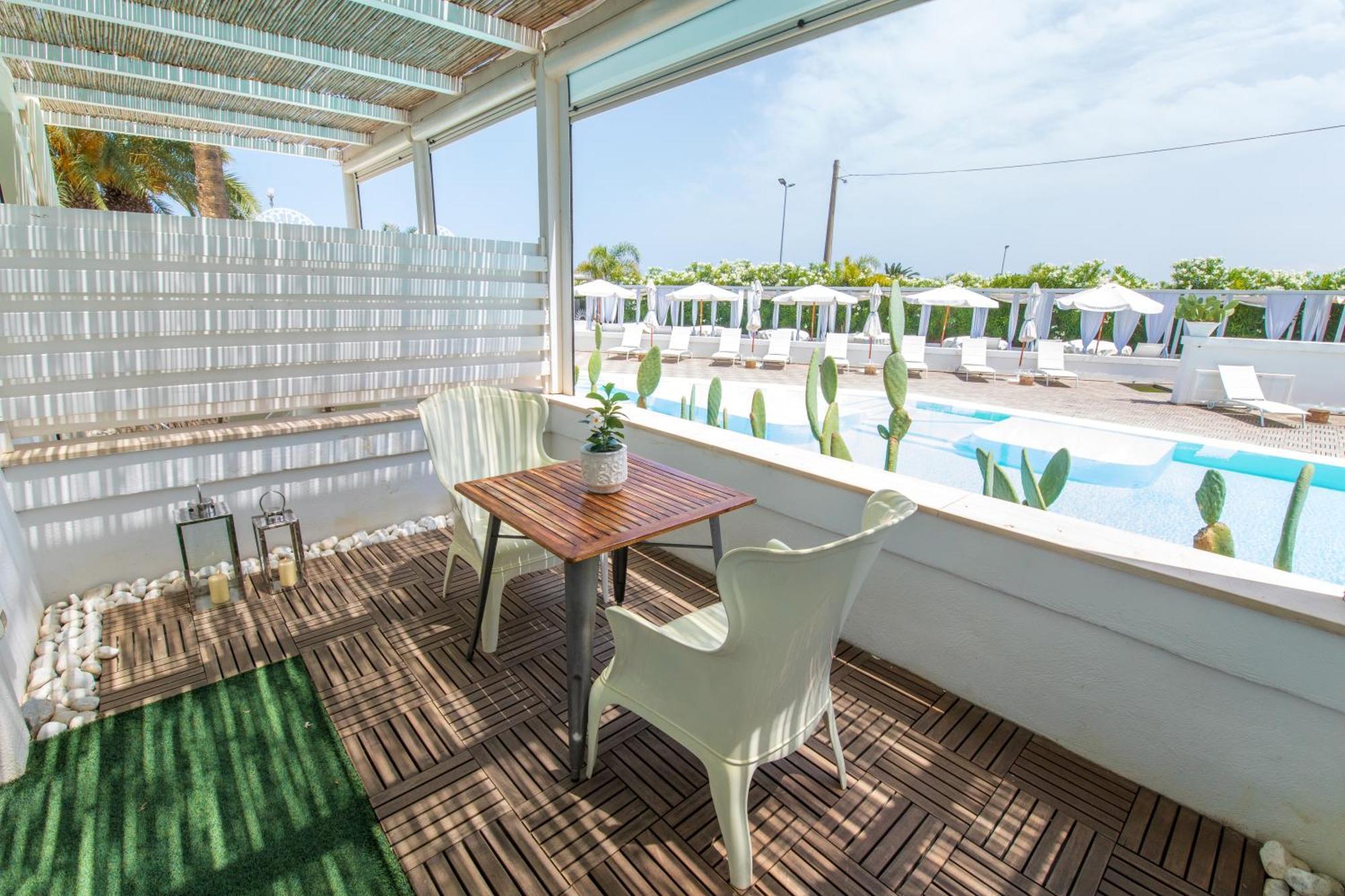 Suite Pool View