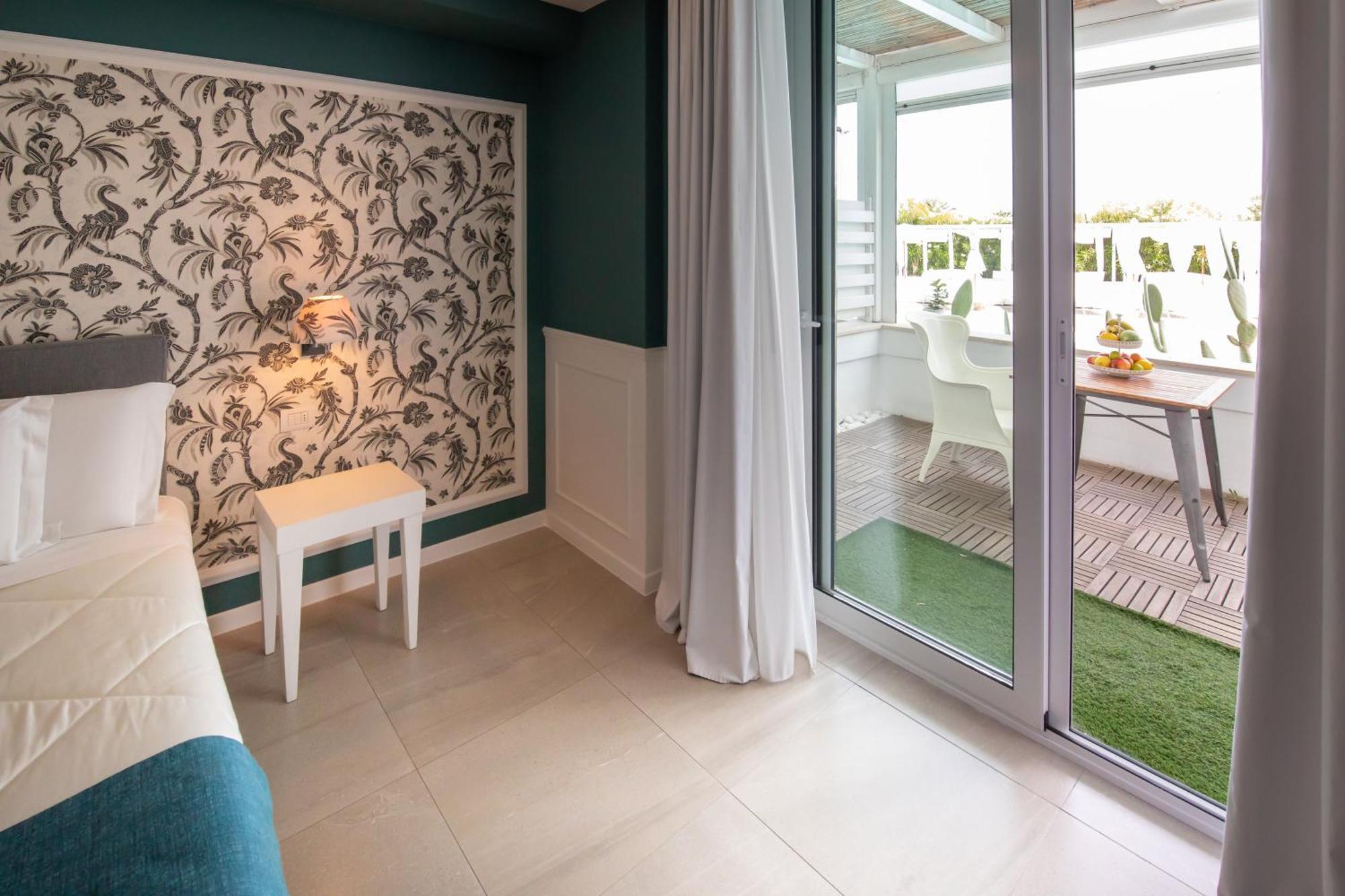 Suite Pool View