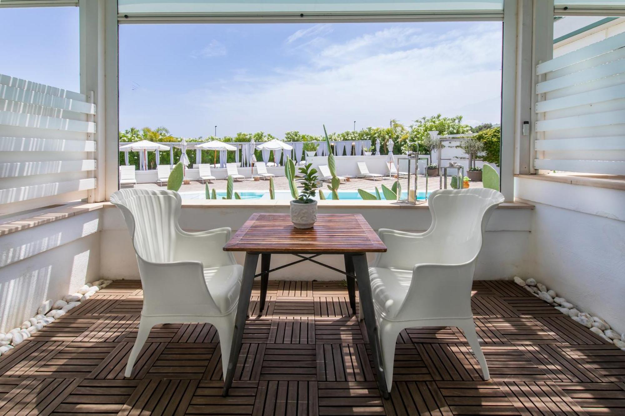 Suite Pool View
