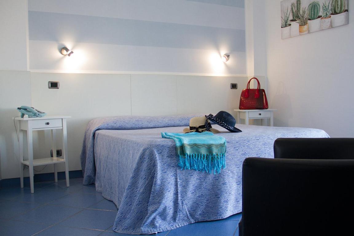 Double or Twin Room Sea View