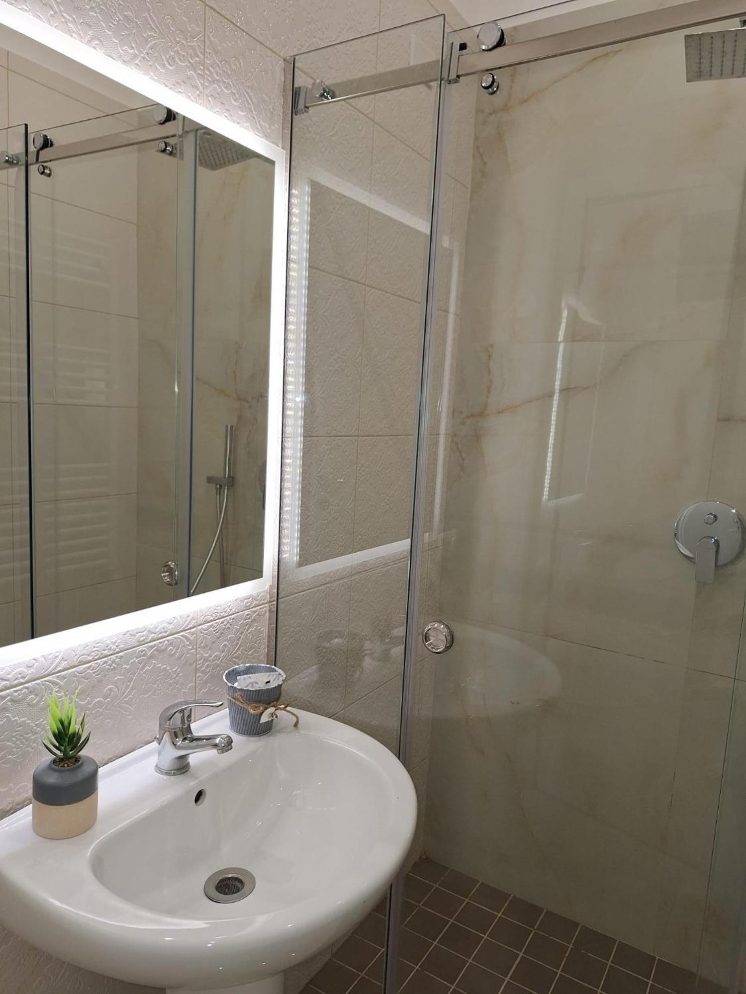 Double Room,1604750555:JPEG