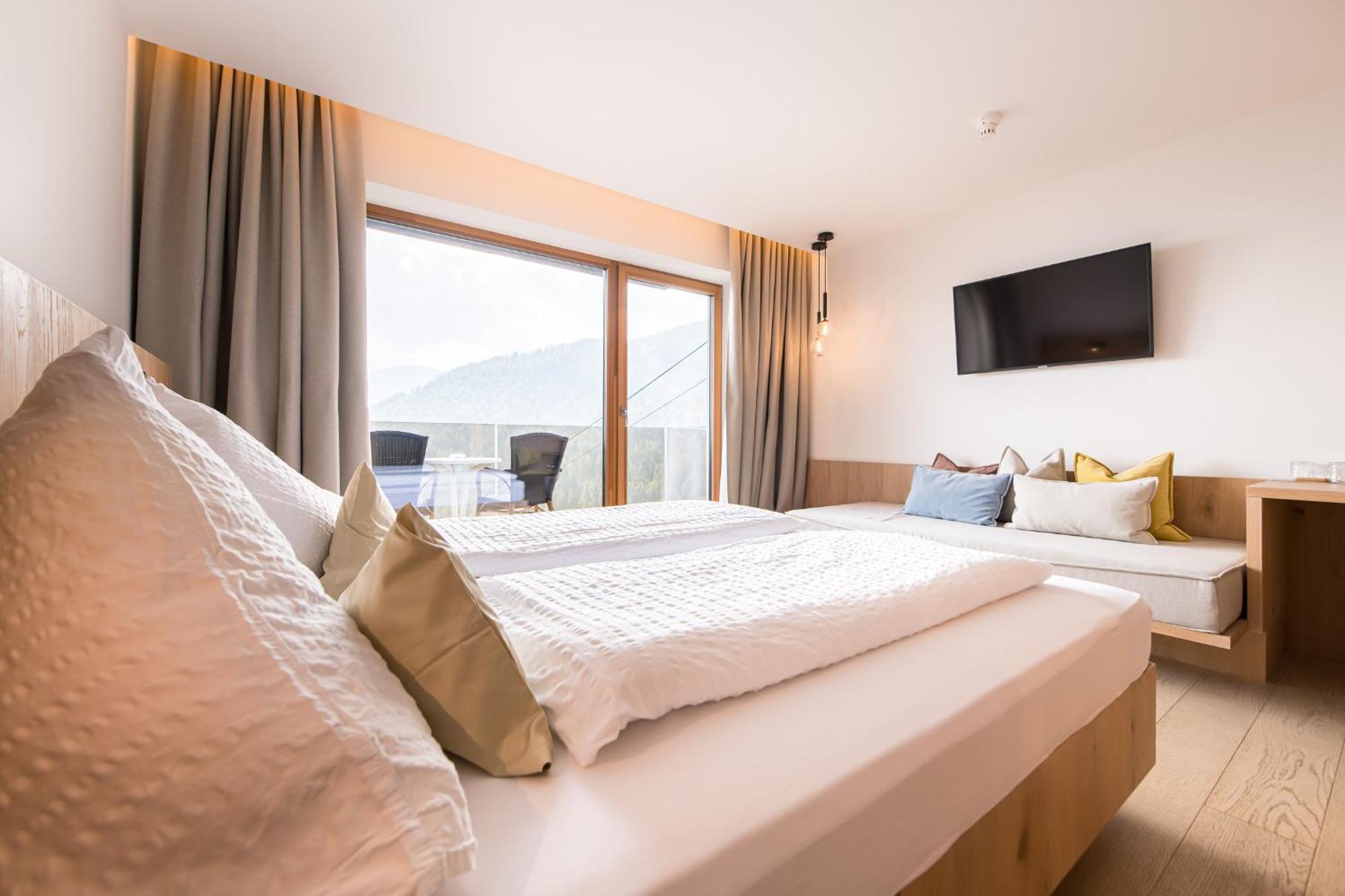 Deluxe Double Room Mountain View
