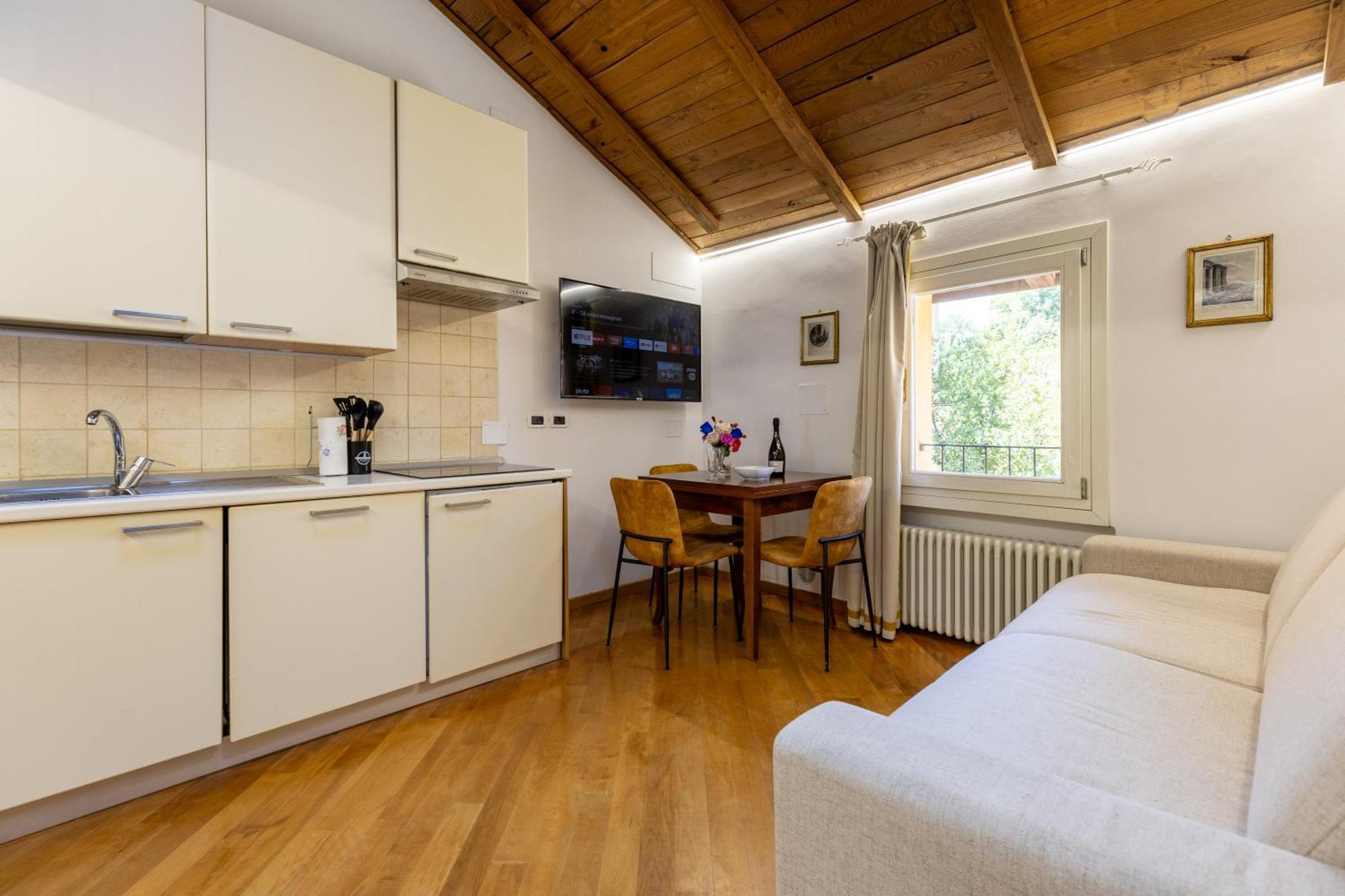 Split Level Apartment terrace external panoramic Spa Bath