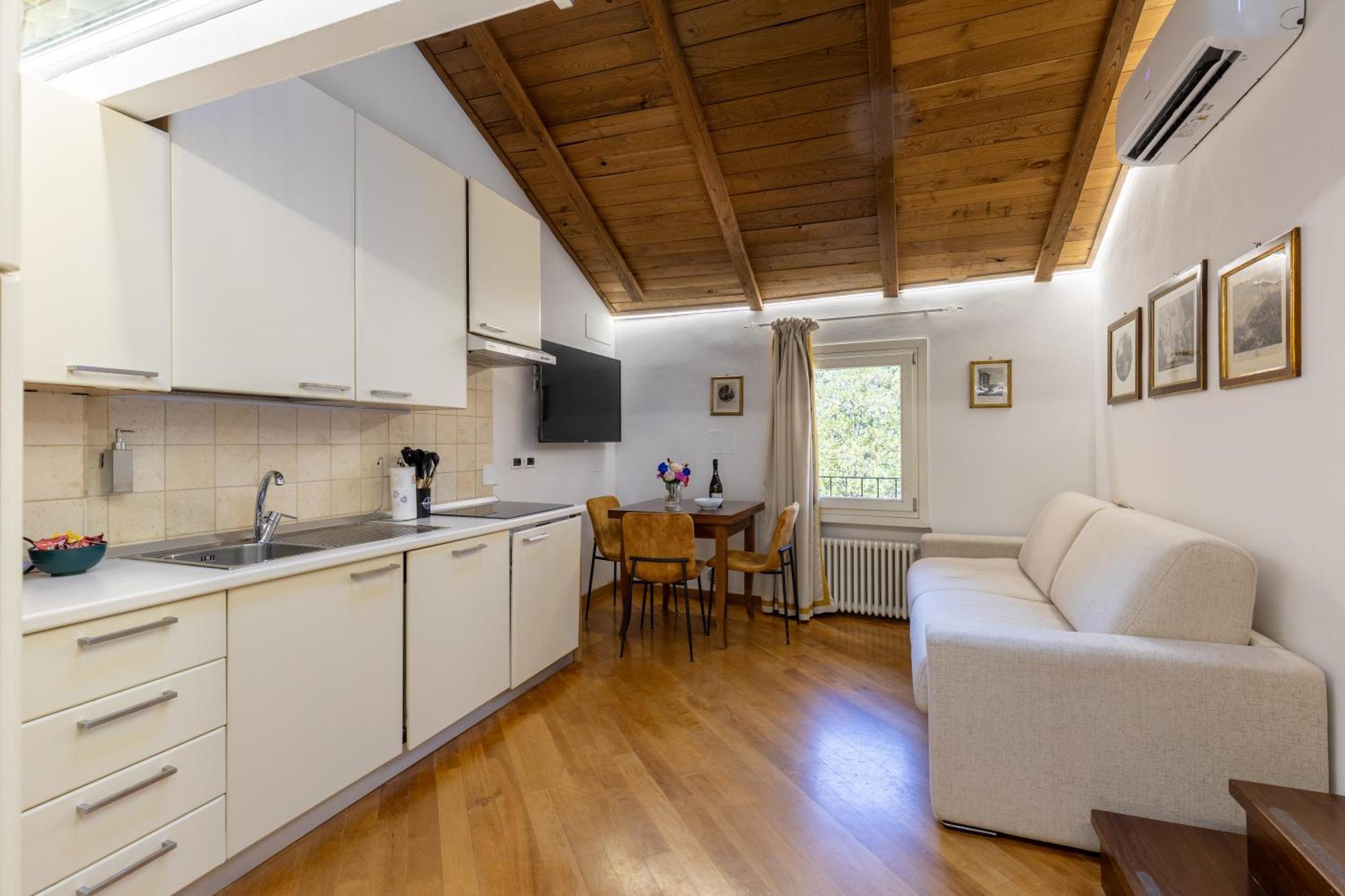 Split Level Apartment terrace external panoramic Spa Bath