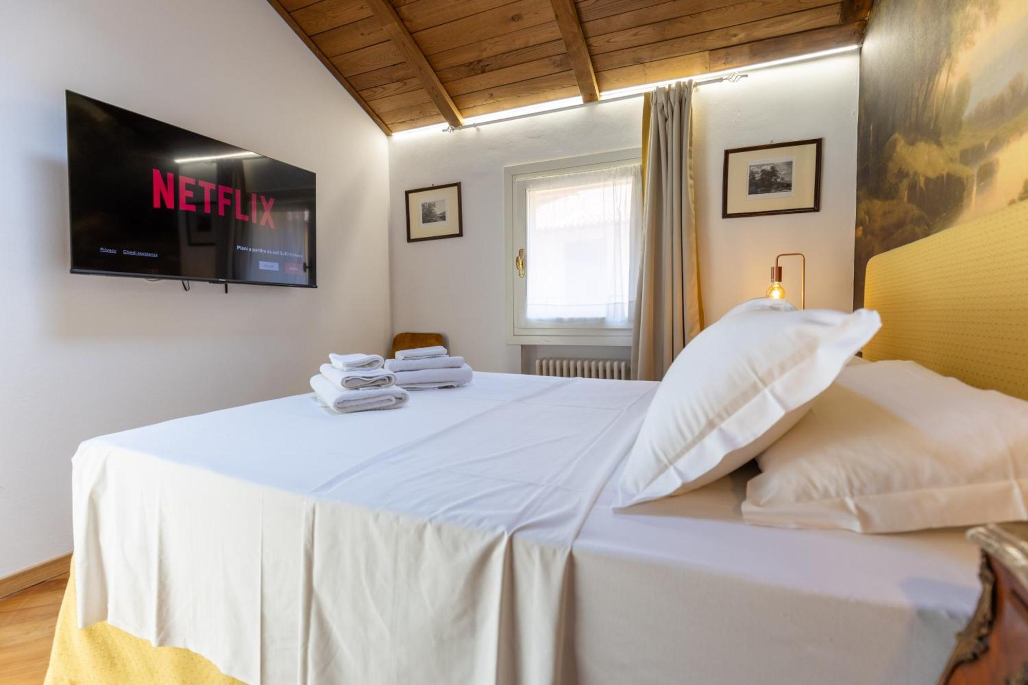 Split Level Apartment terrace external panoramic Spa Bath