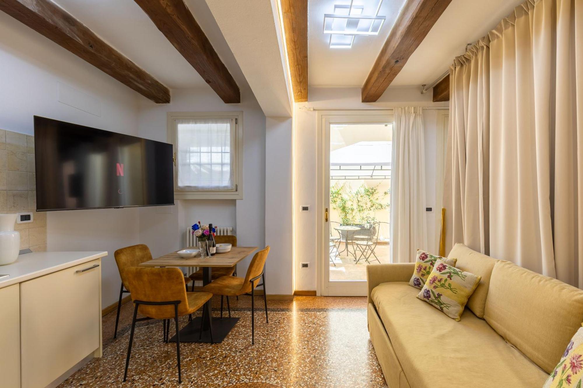 Apartment Terrace external Spa Bath