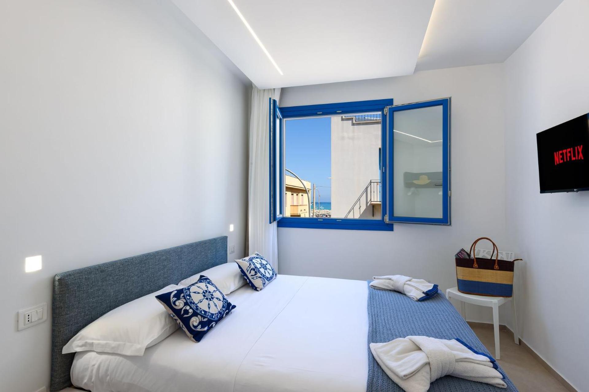 Two-Bedroom Apartment Terrace Sea View