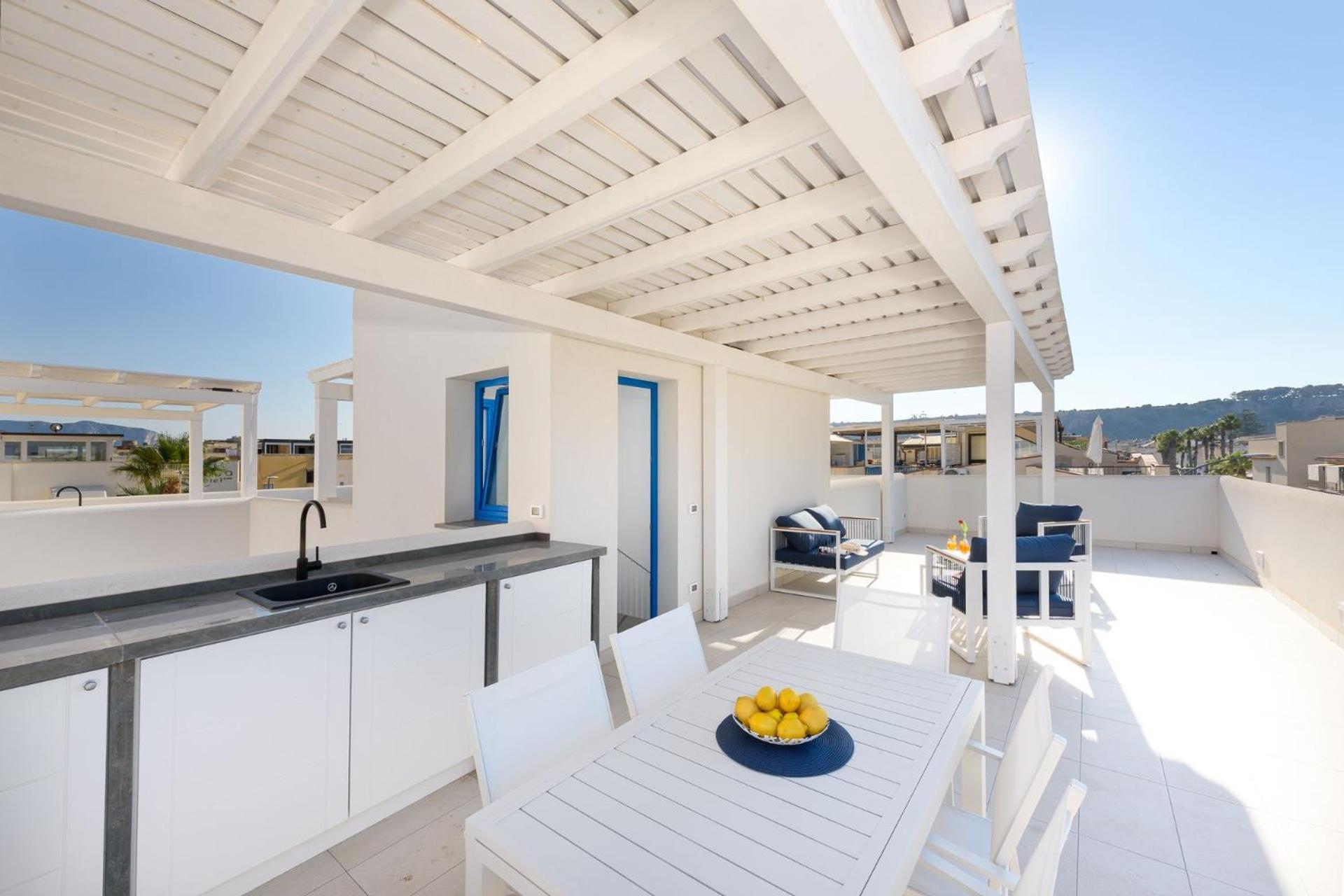 Two-Bedroom Apartment Terrace Sea View