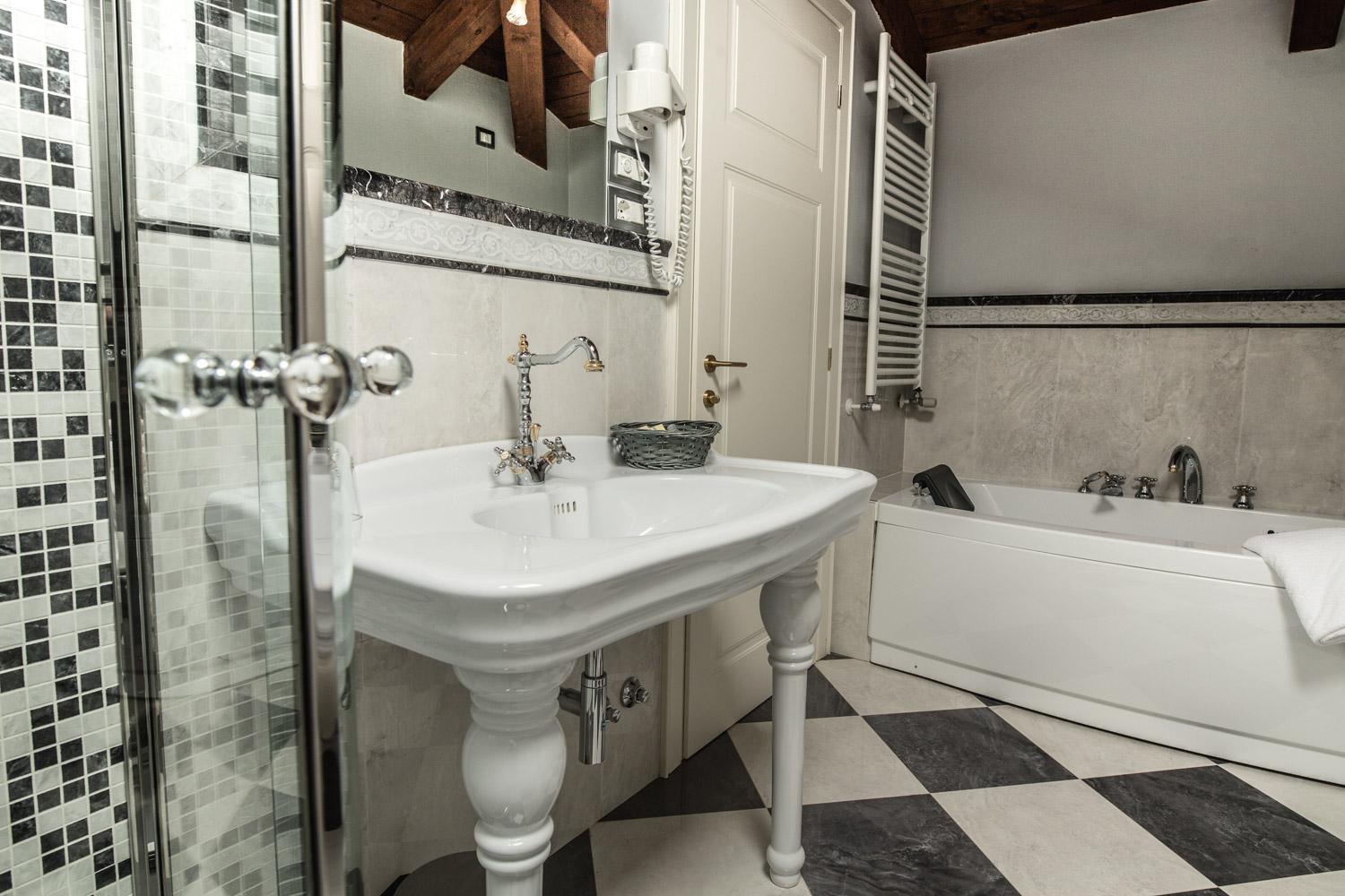 Suite Spa Bath