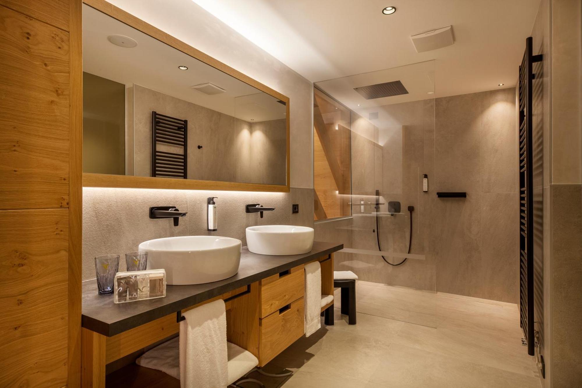 King Room Spa Access,1610232257:JPEG