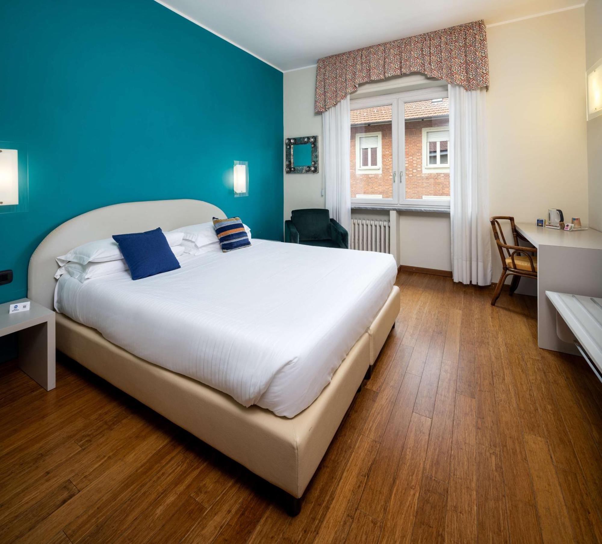 Standard Queen Room