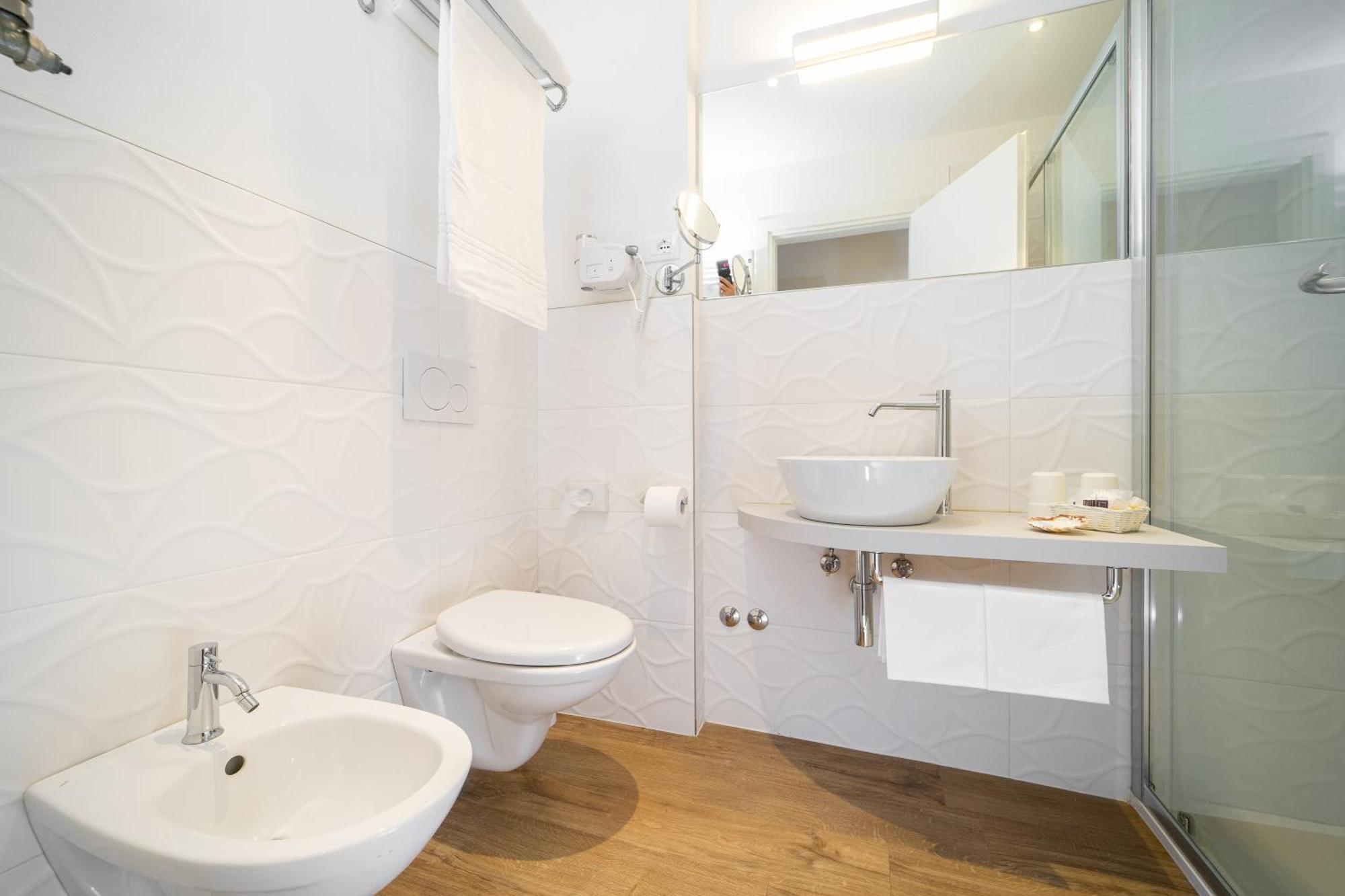 Deluxe Double or Twin Room Front Sea View