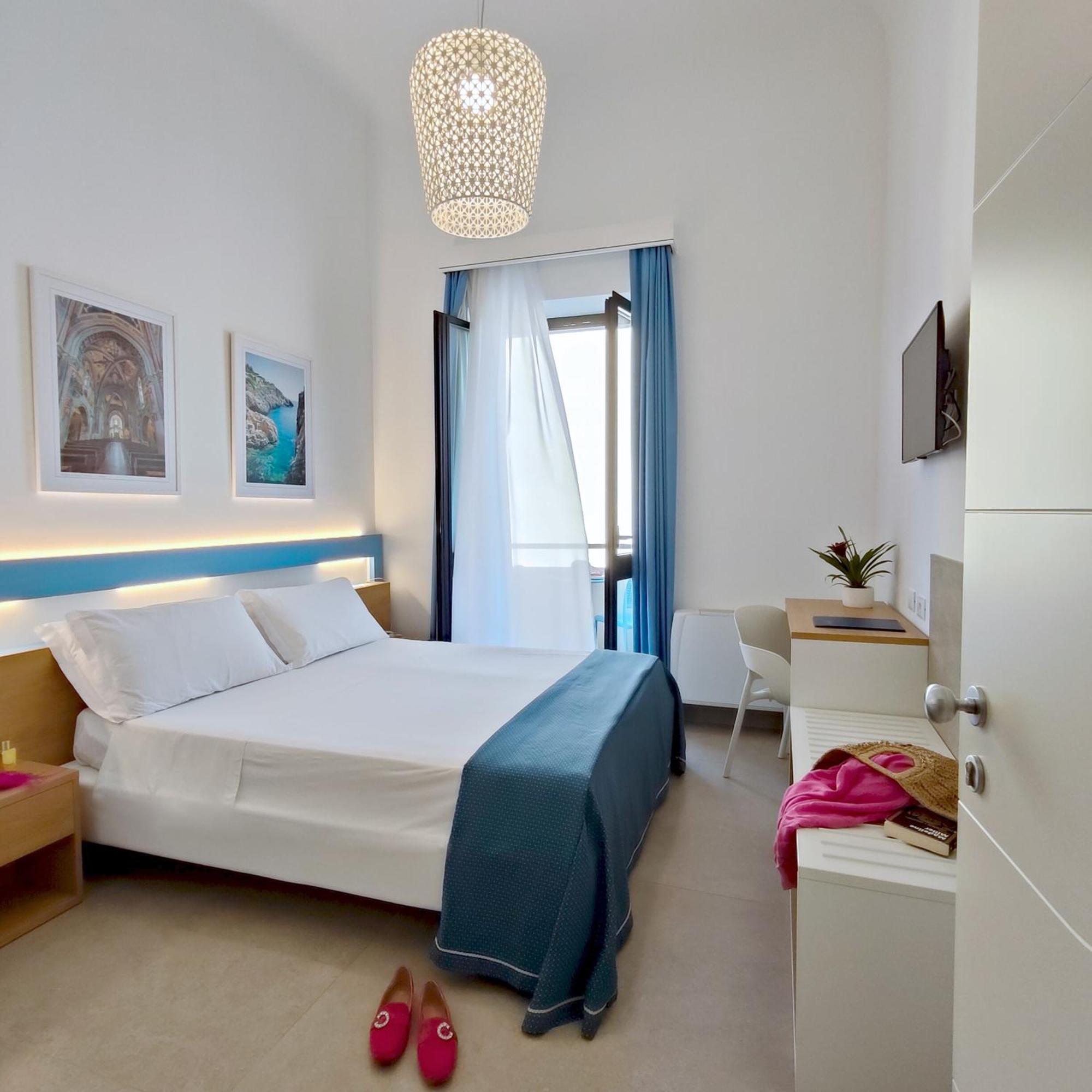 Double Room Balcony Lateral Sea View