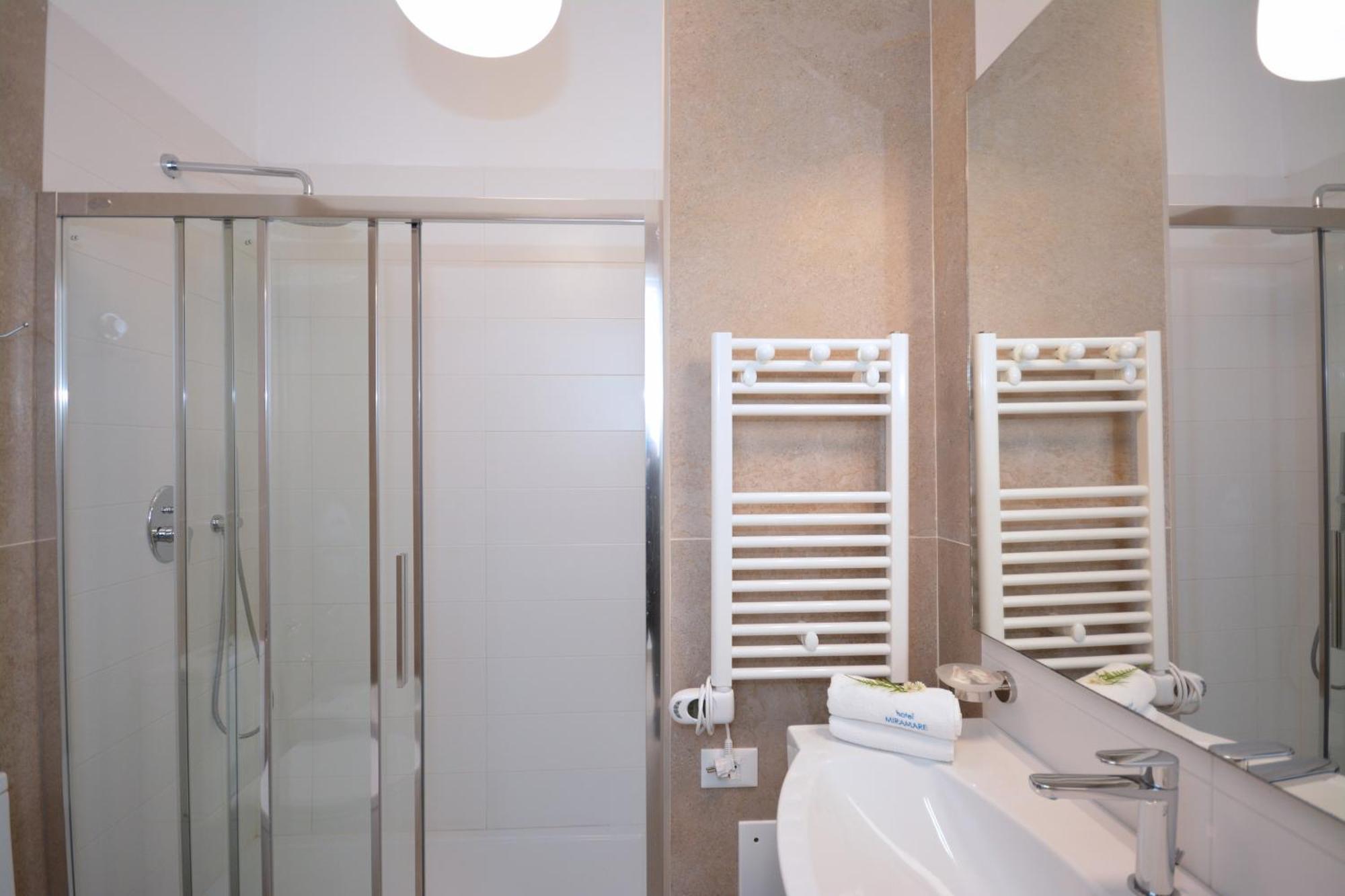 Triple Room Balcony Lateral Sea View