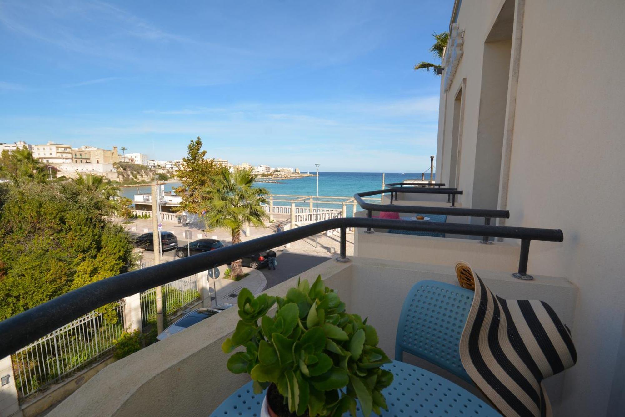 Triple Room Balcony Lateral Sea View
