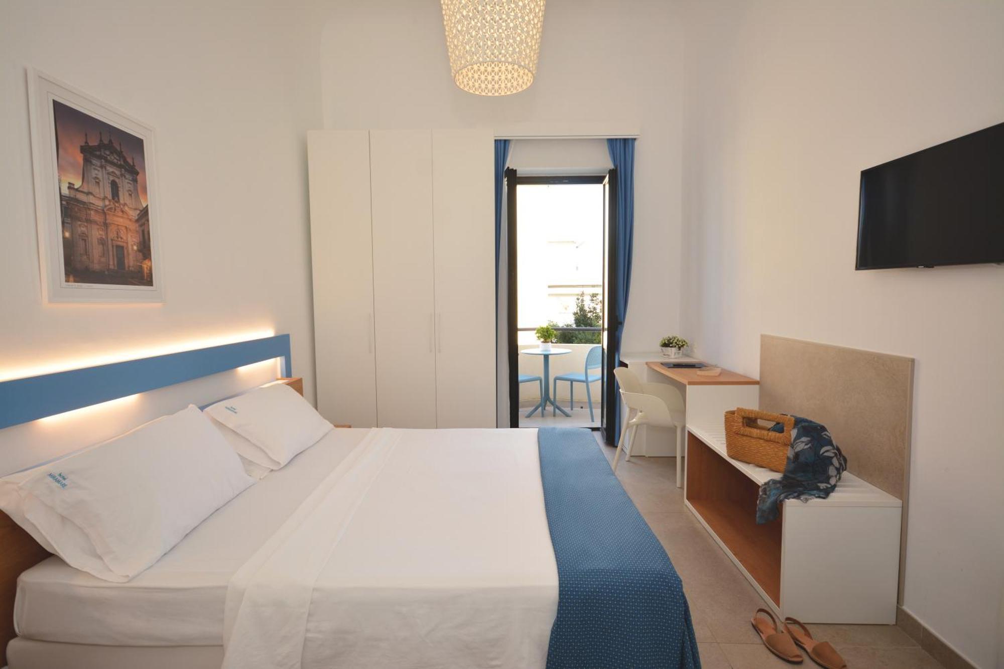 Double Room Balcony Lateral Sea View