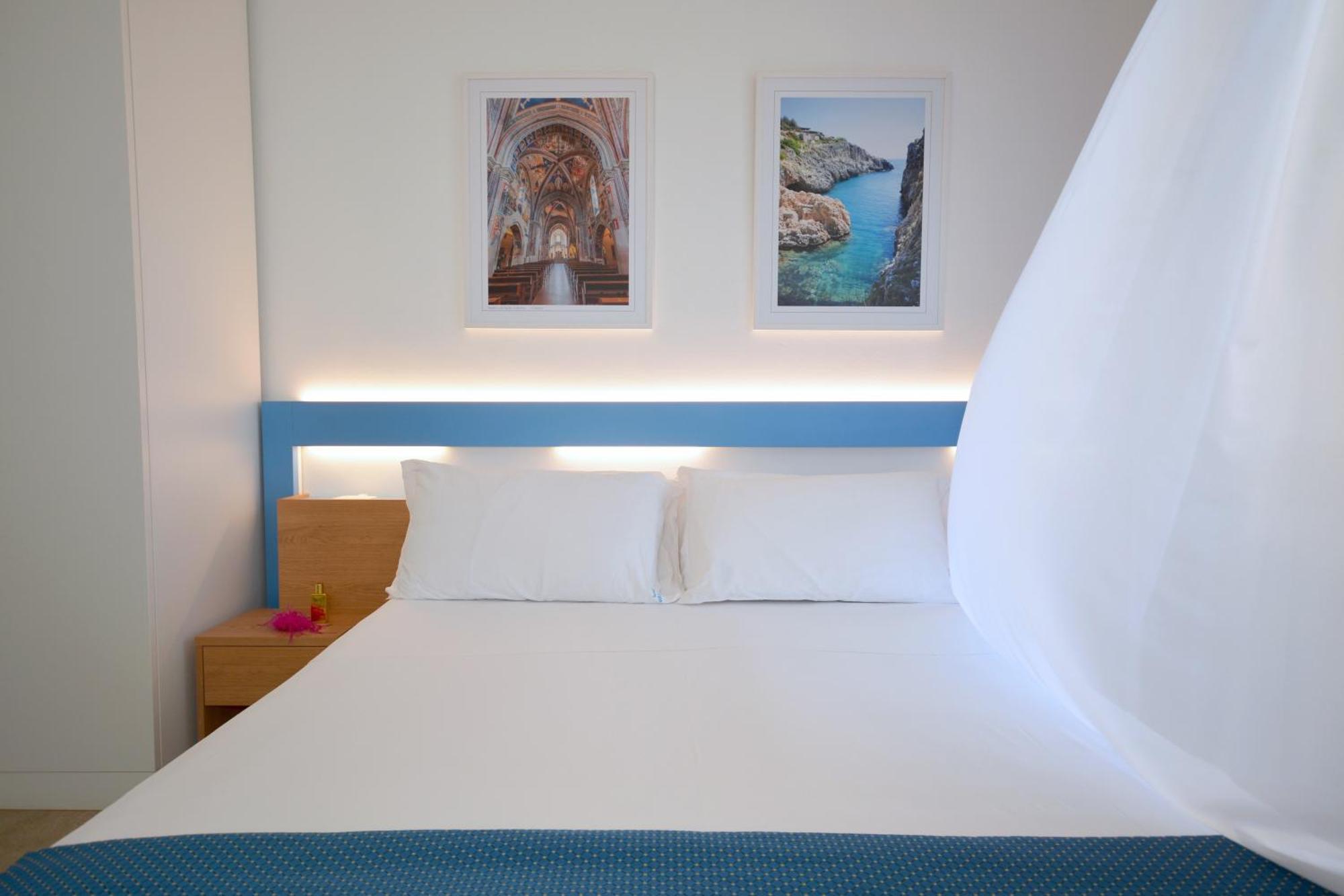 Double Room Balcony Lateral Sea View