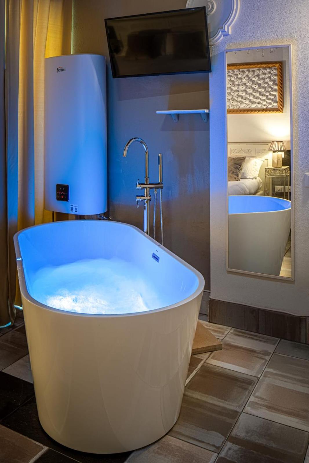 Deluxe Double Room Bath