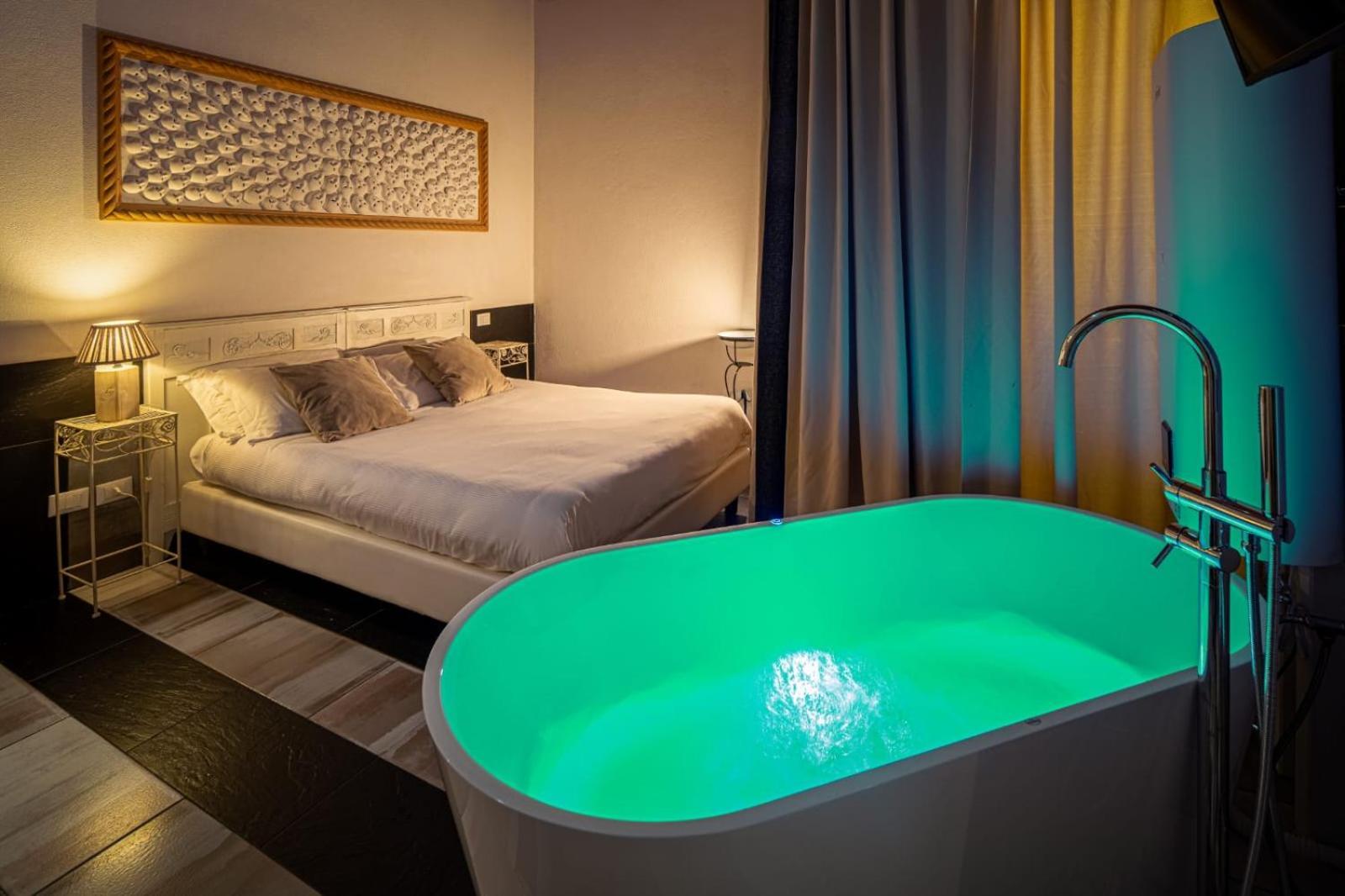 Deluxe Double Room Bath