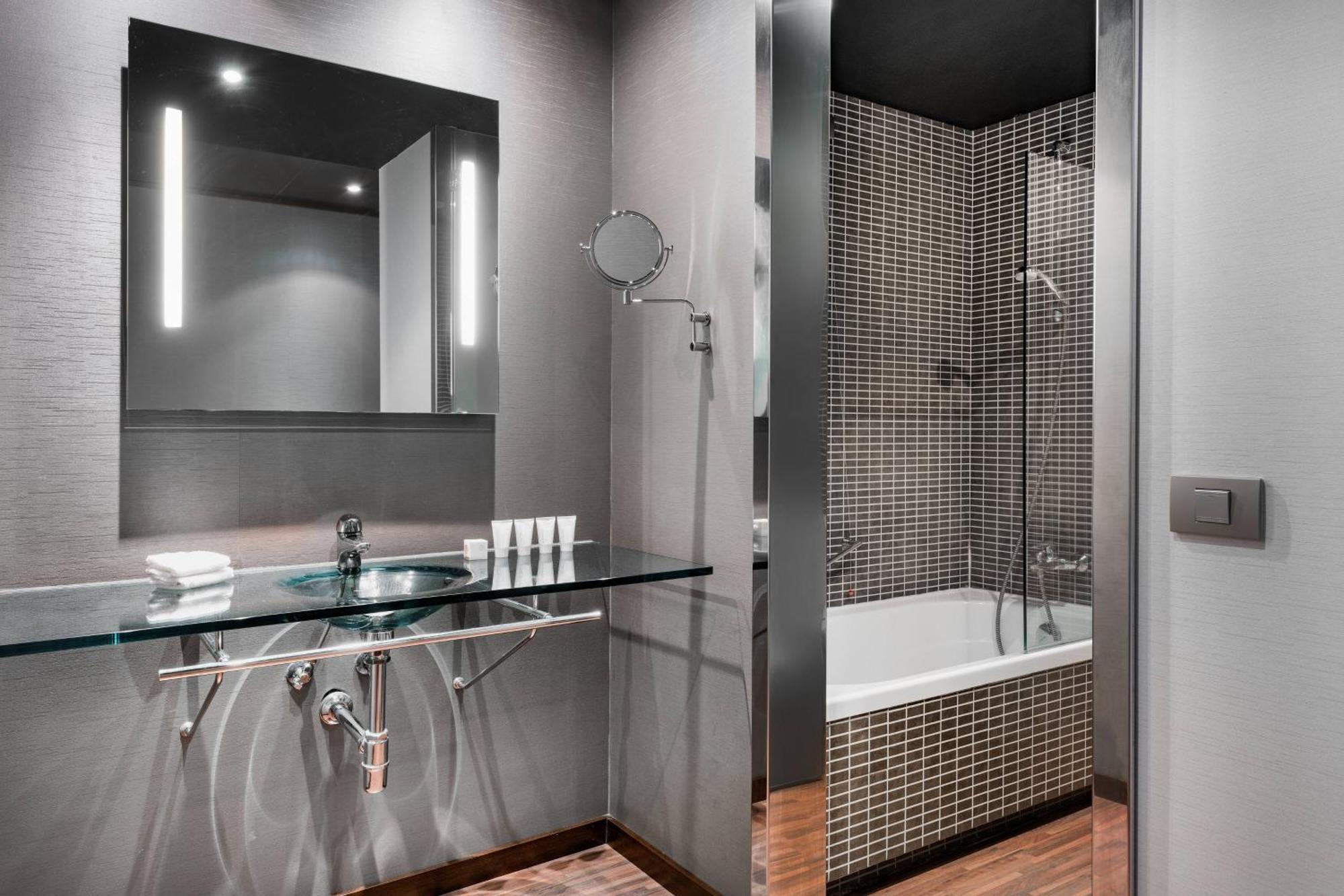 Standard King Room Guest room 1 King City view