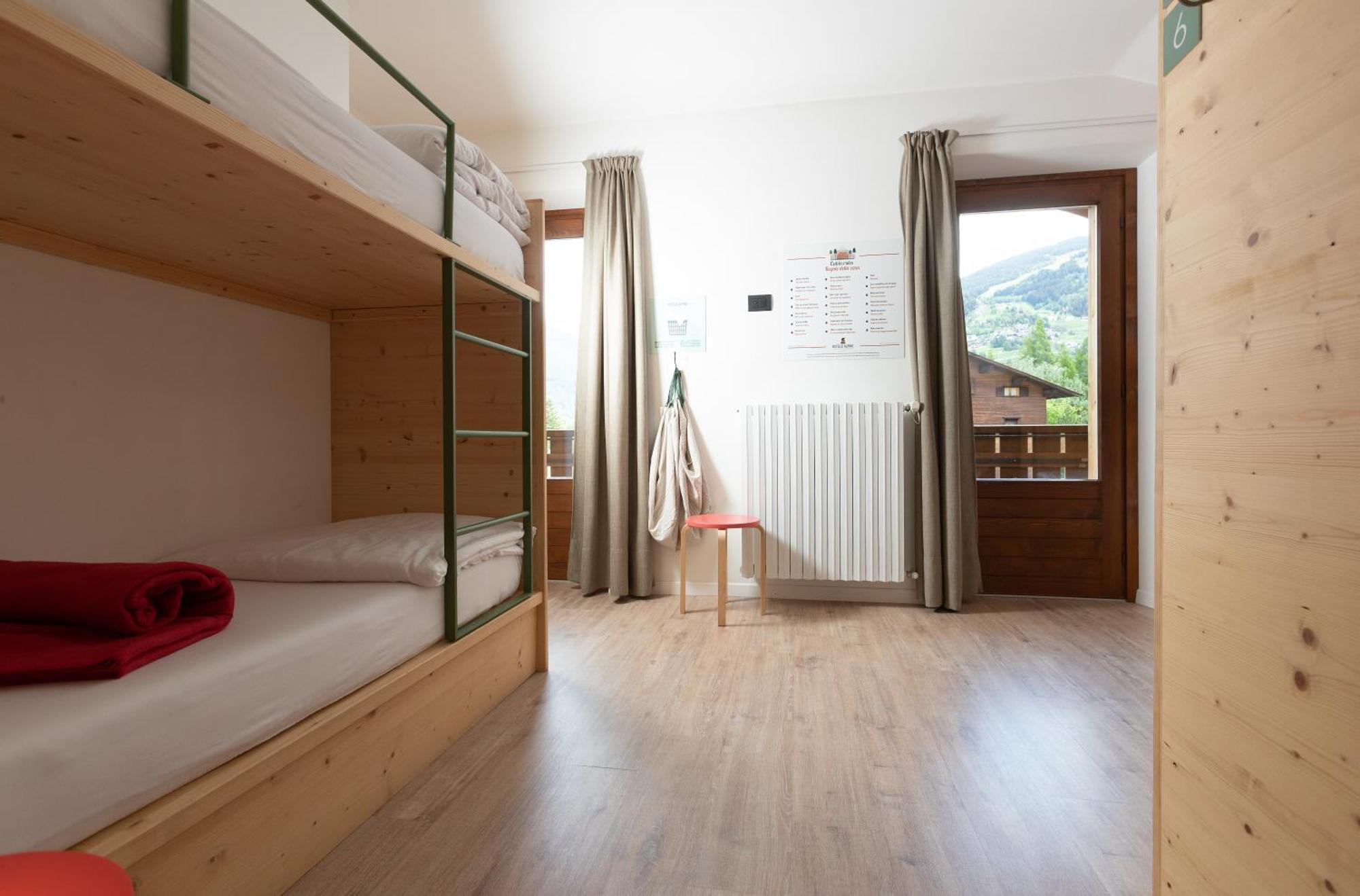 Single Bed 6-Bed Dormitory Room