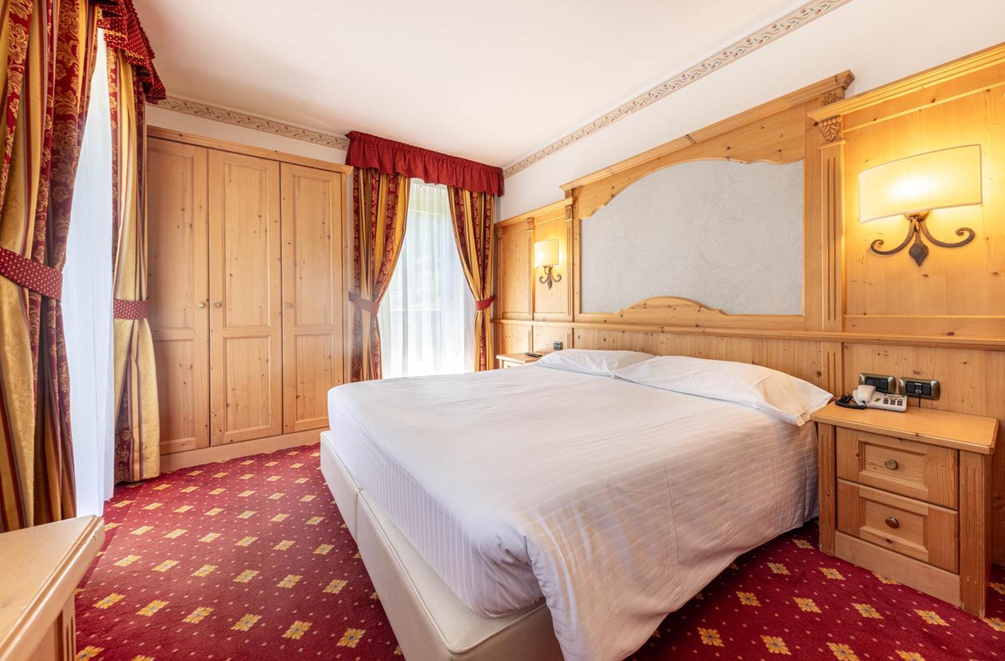 Superior Double or Twin Room Mountain View
