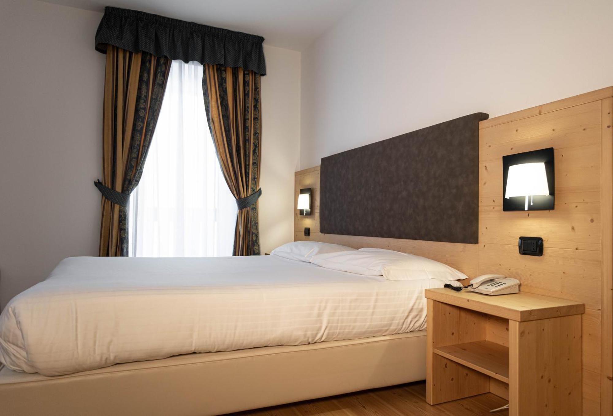 Superior Double or Twin Room Mountain View