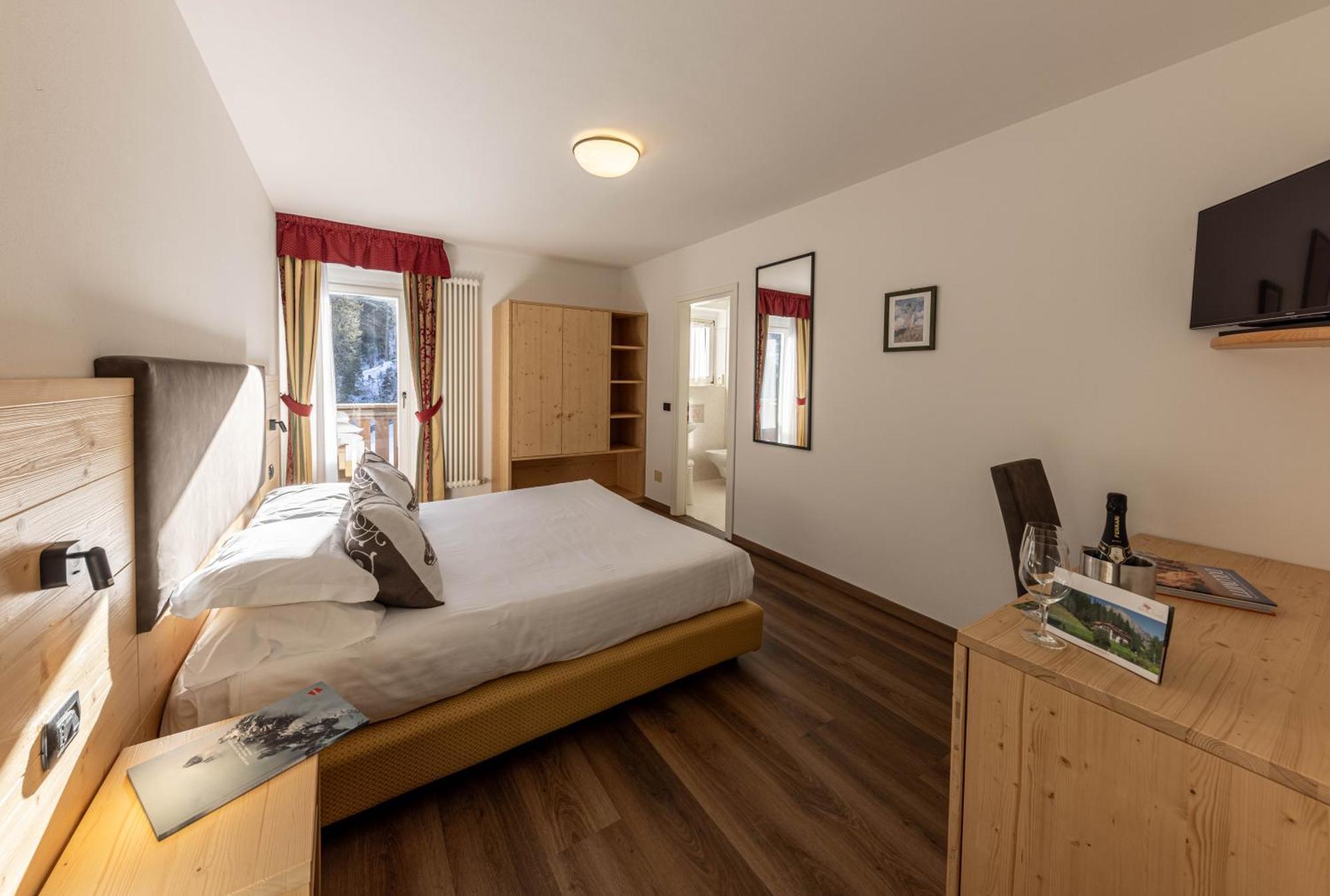 Superior Double or Twin Room Mountain View