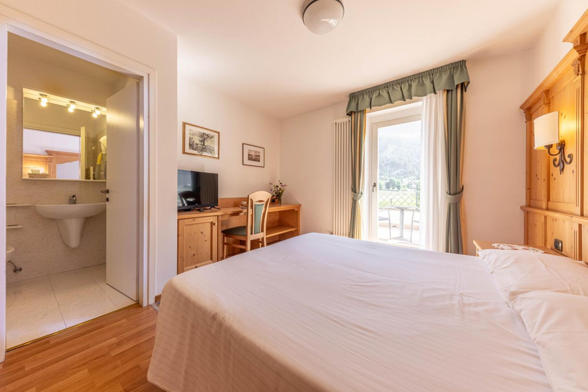 Superior Double or Twin Room Mountain View