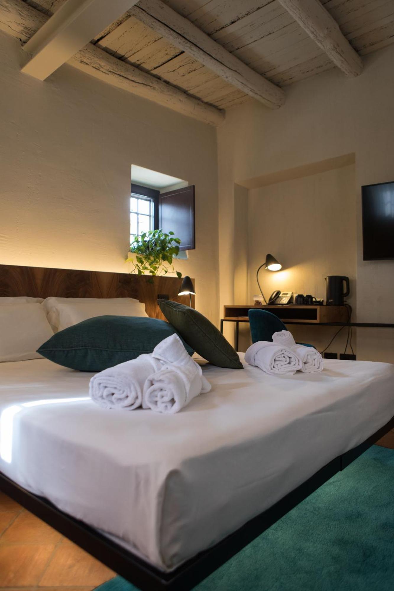 Superior Double or Twin Room Garden View