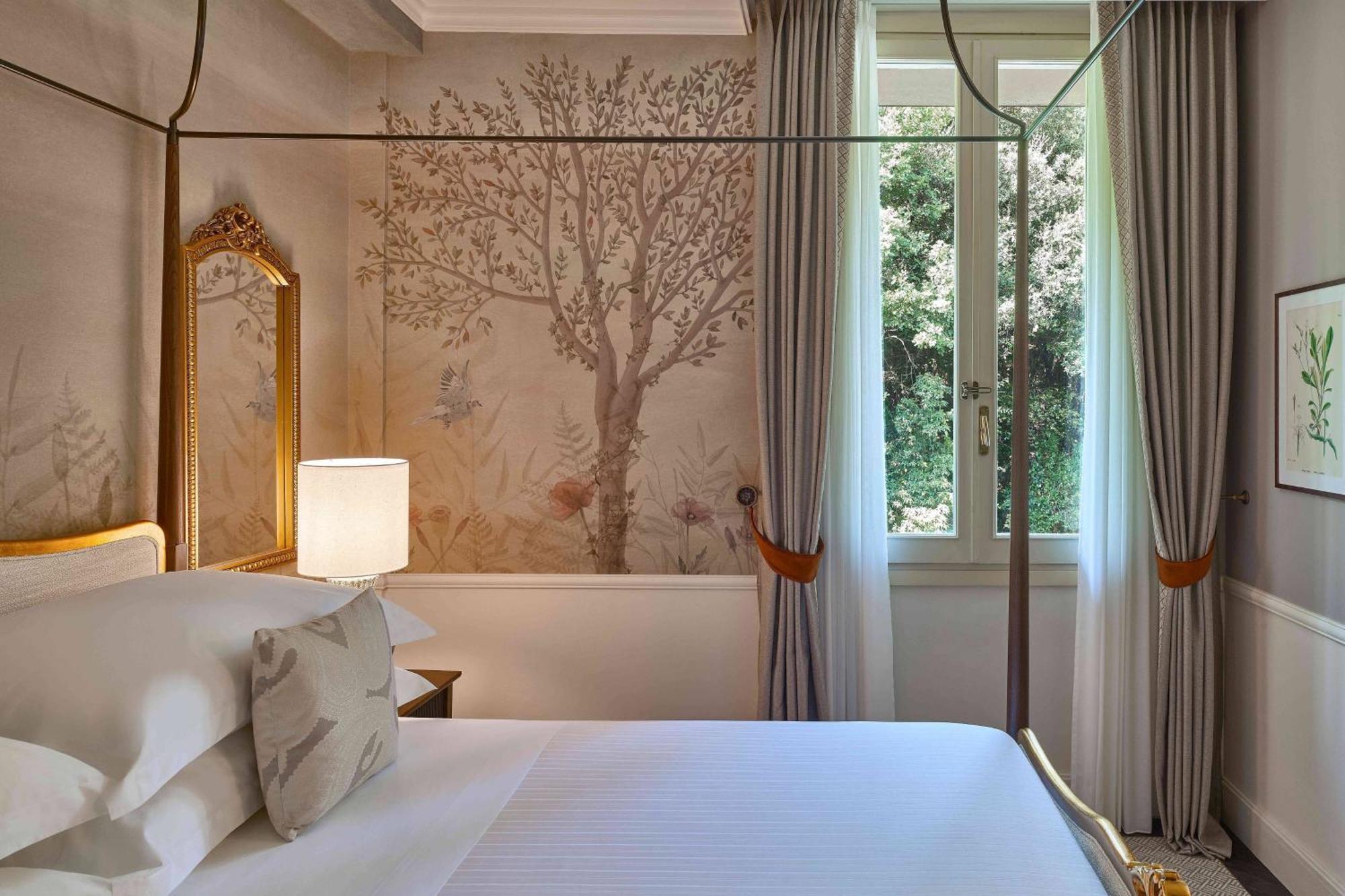 Junior King Suite Mountain View