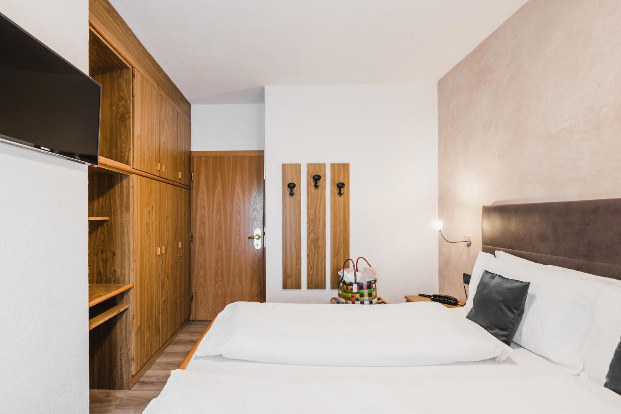 Double or Twin Room Mountain View