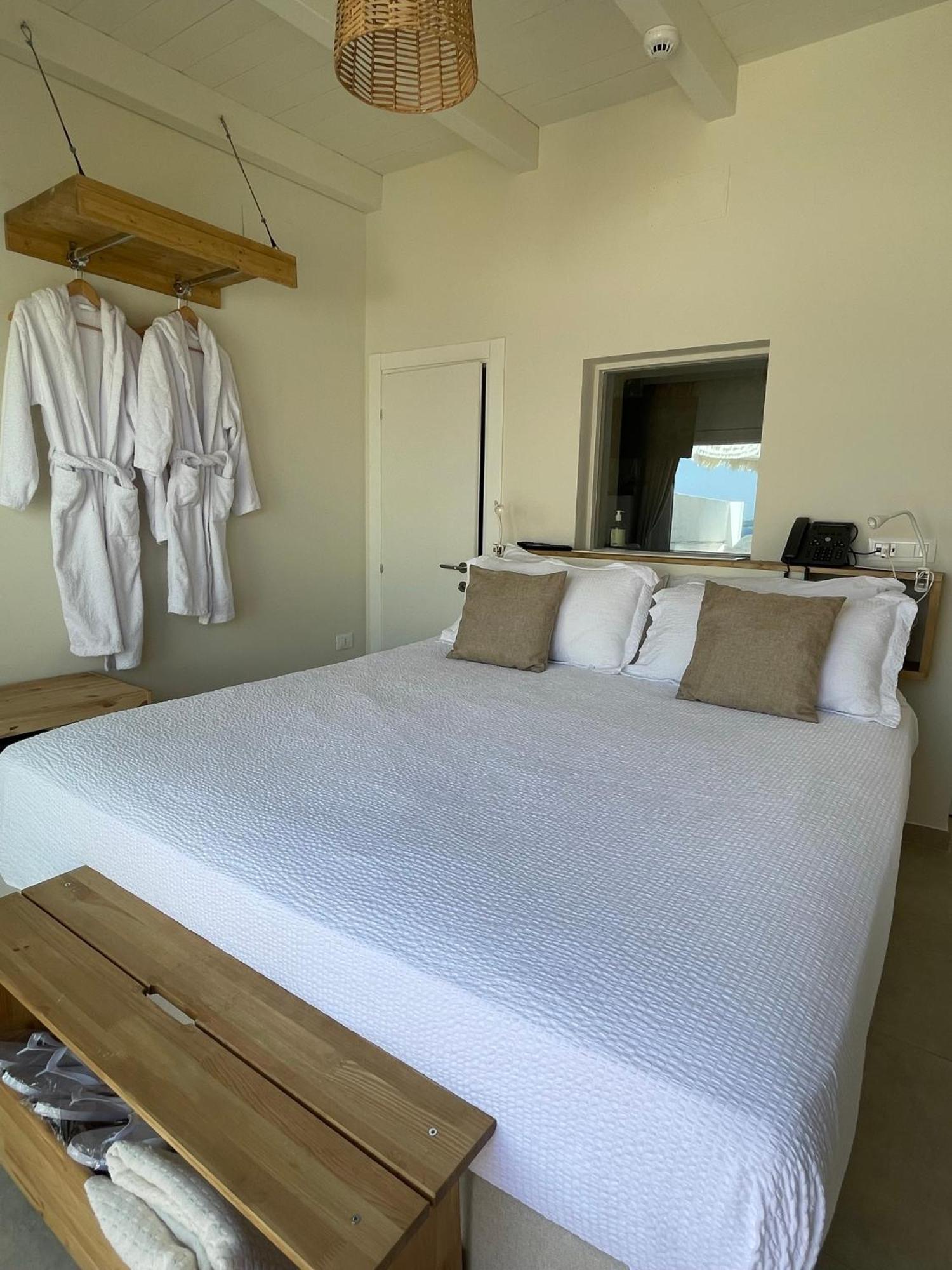 Deluxe Double Room Sea View Hot Tub