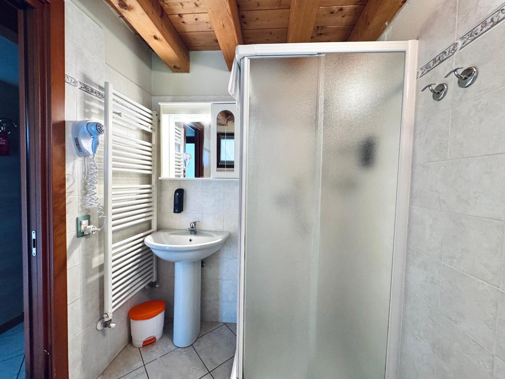 Doppelzimmer mit Balkon und Seeblick