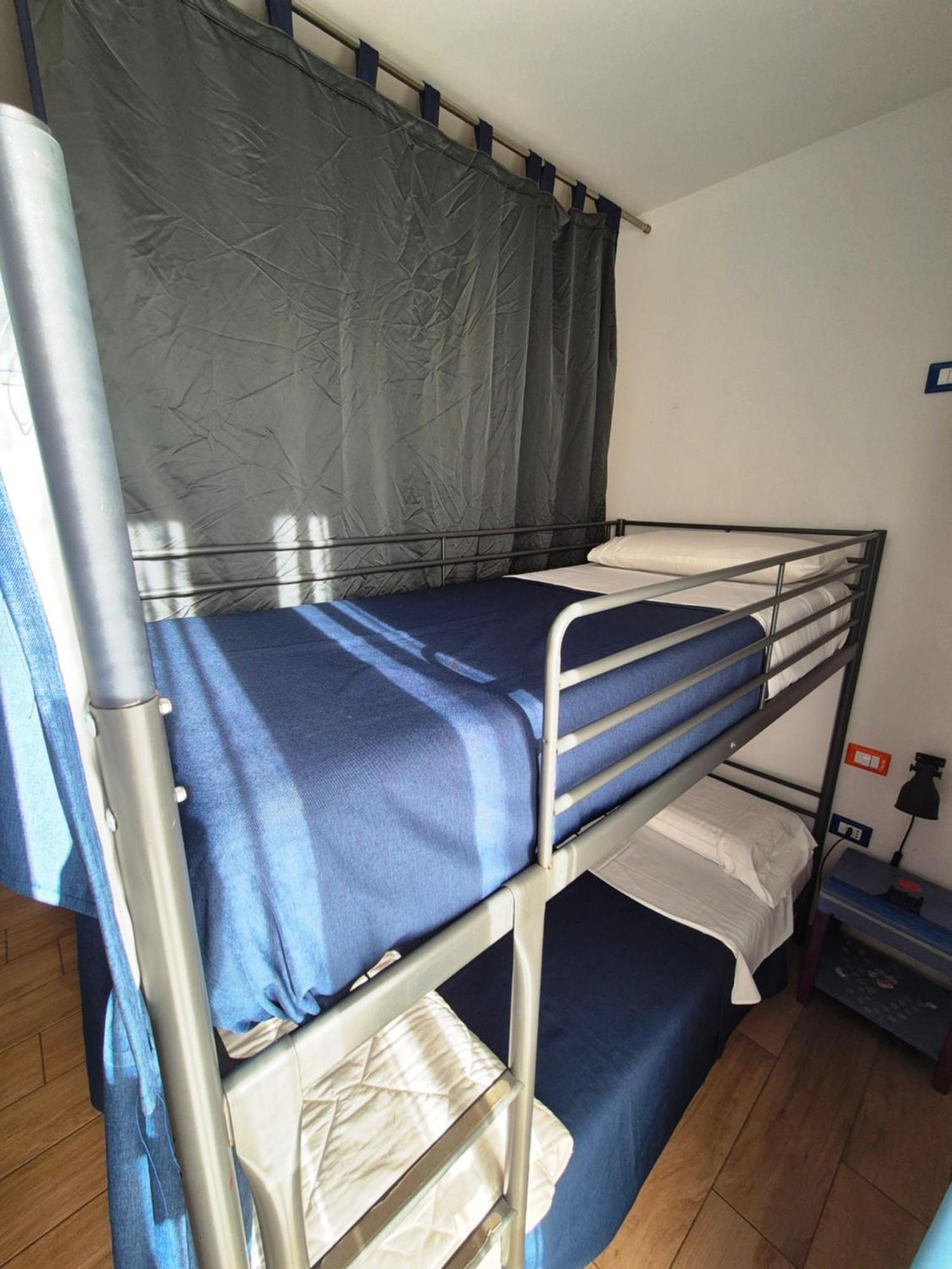 Bed Mixed Dormitory Room