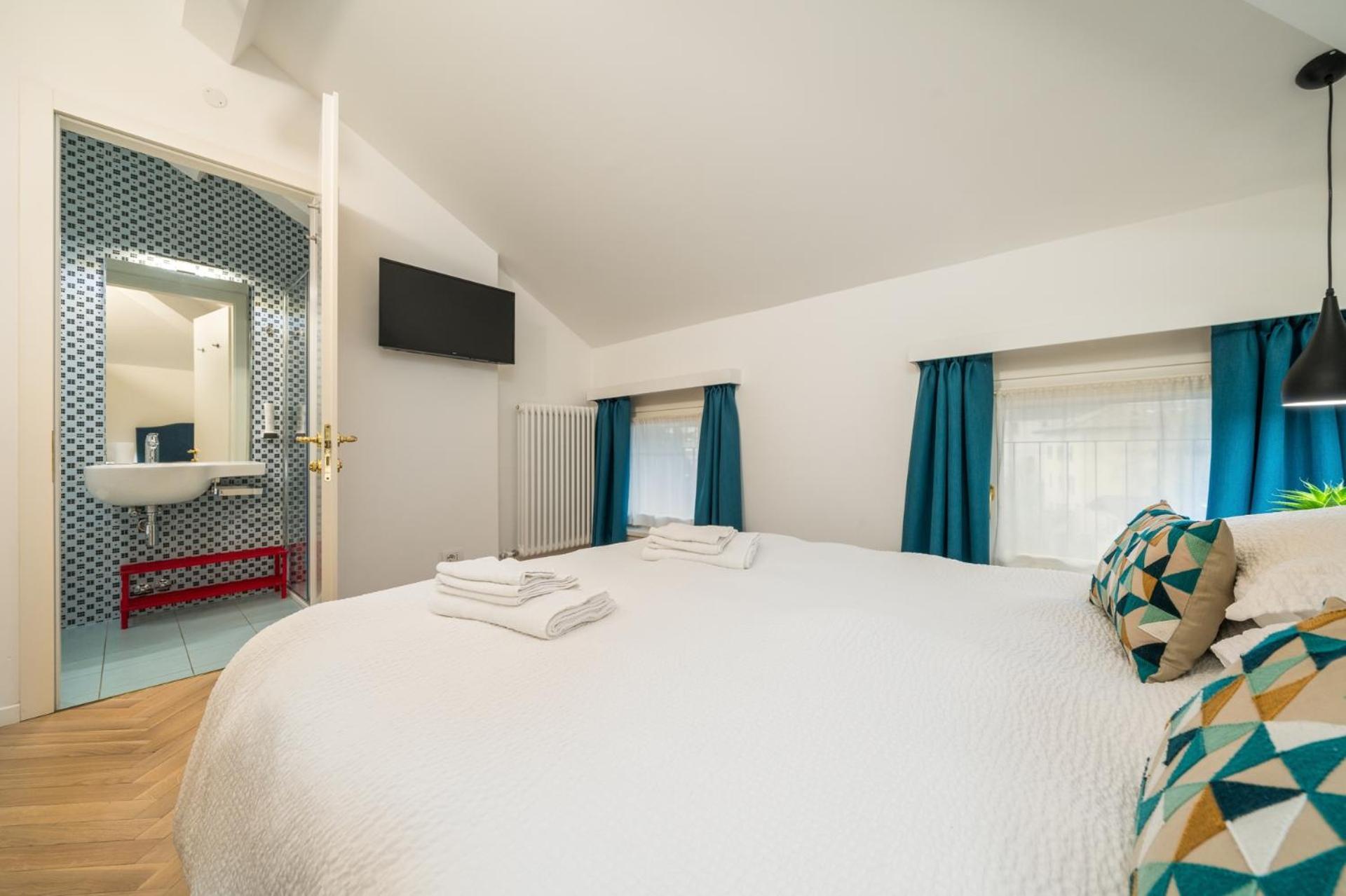 Double Room Private Bathroom