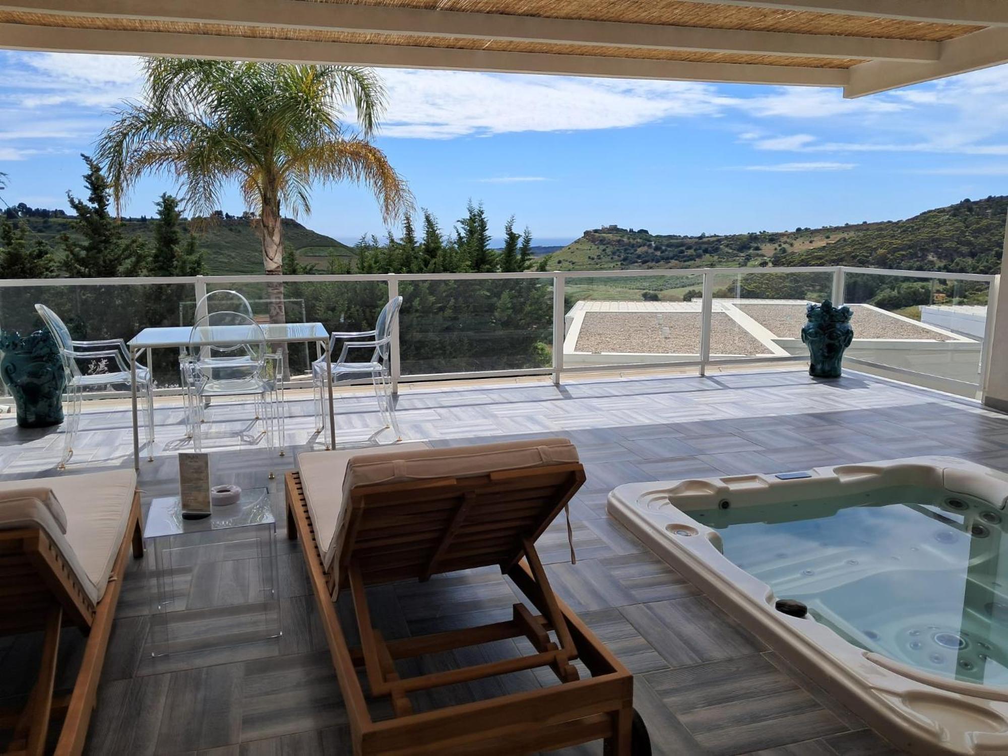 Queen Room Private Spa & View
