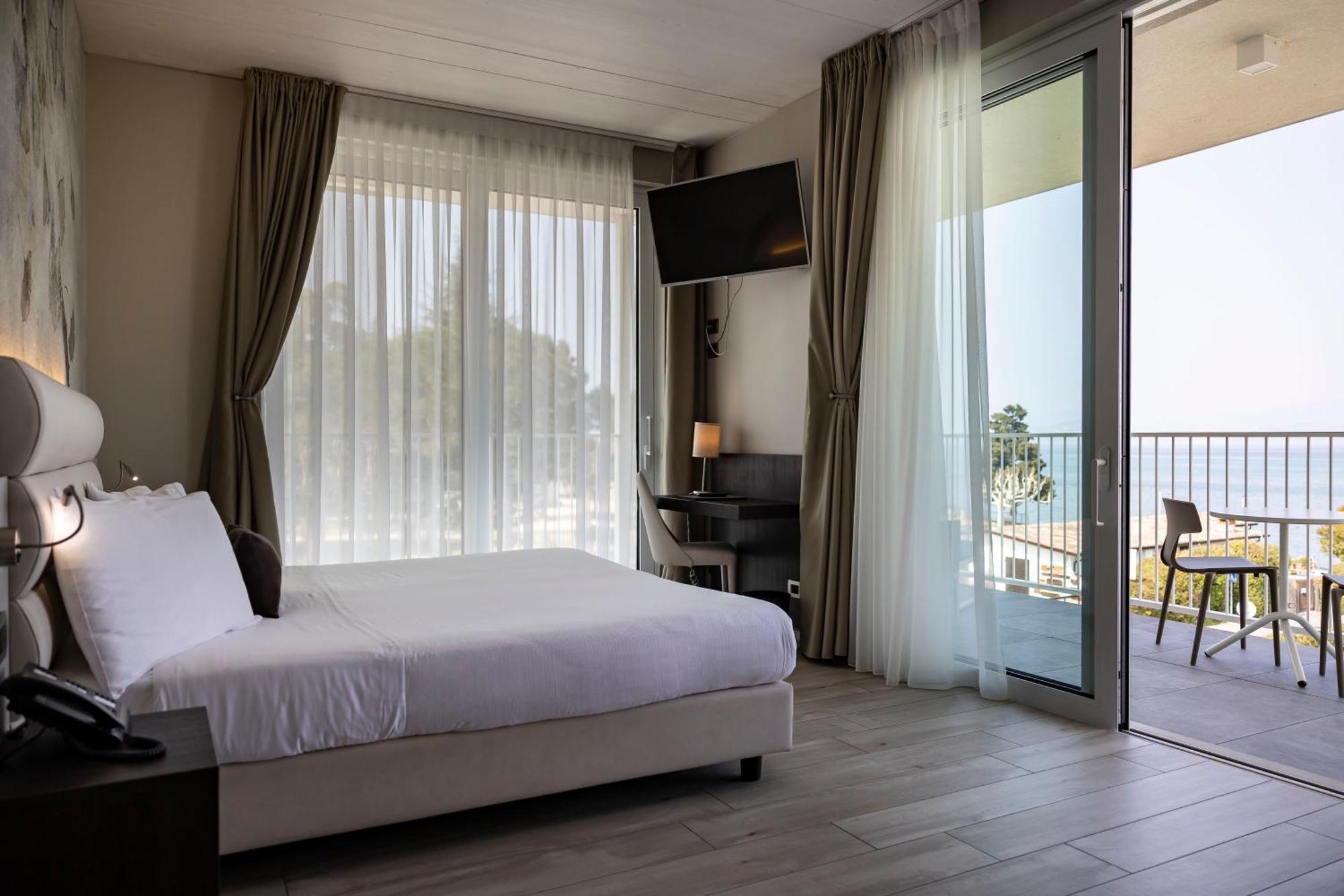 Junior Suite Lake View
