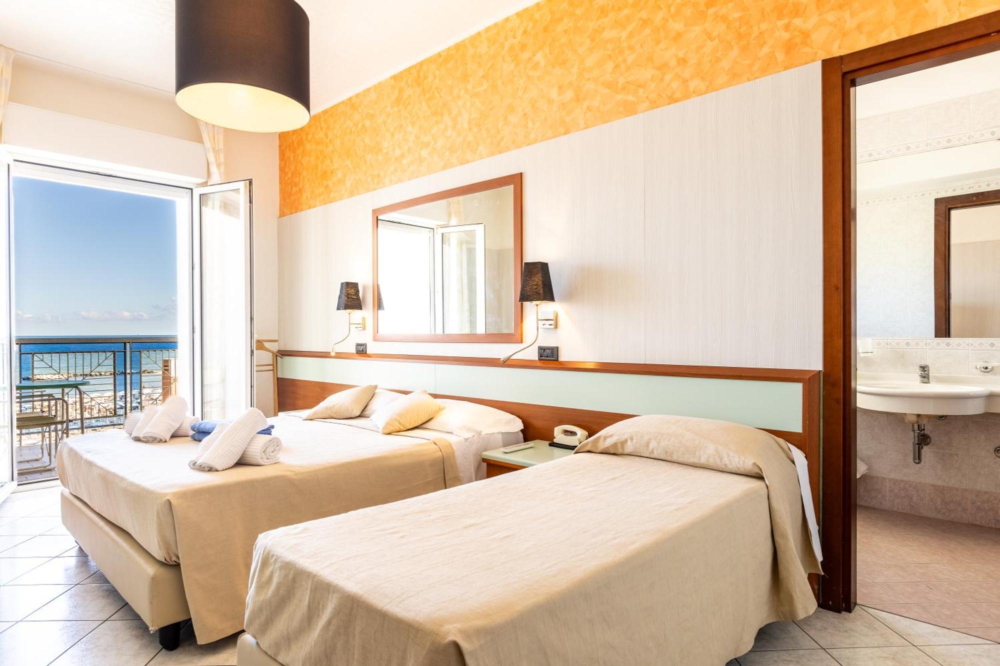 Deluxe Triple Room Sea View