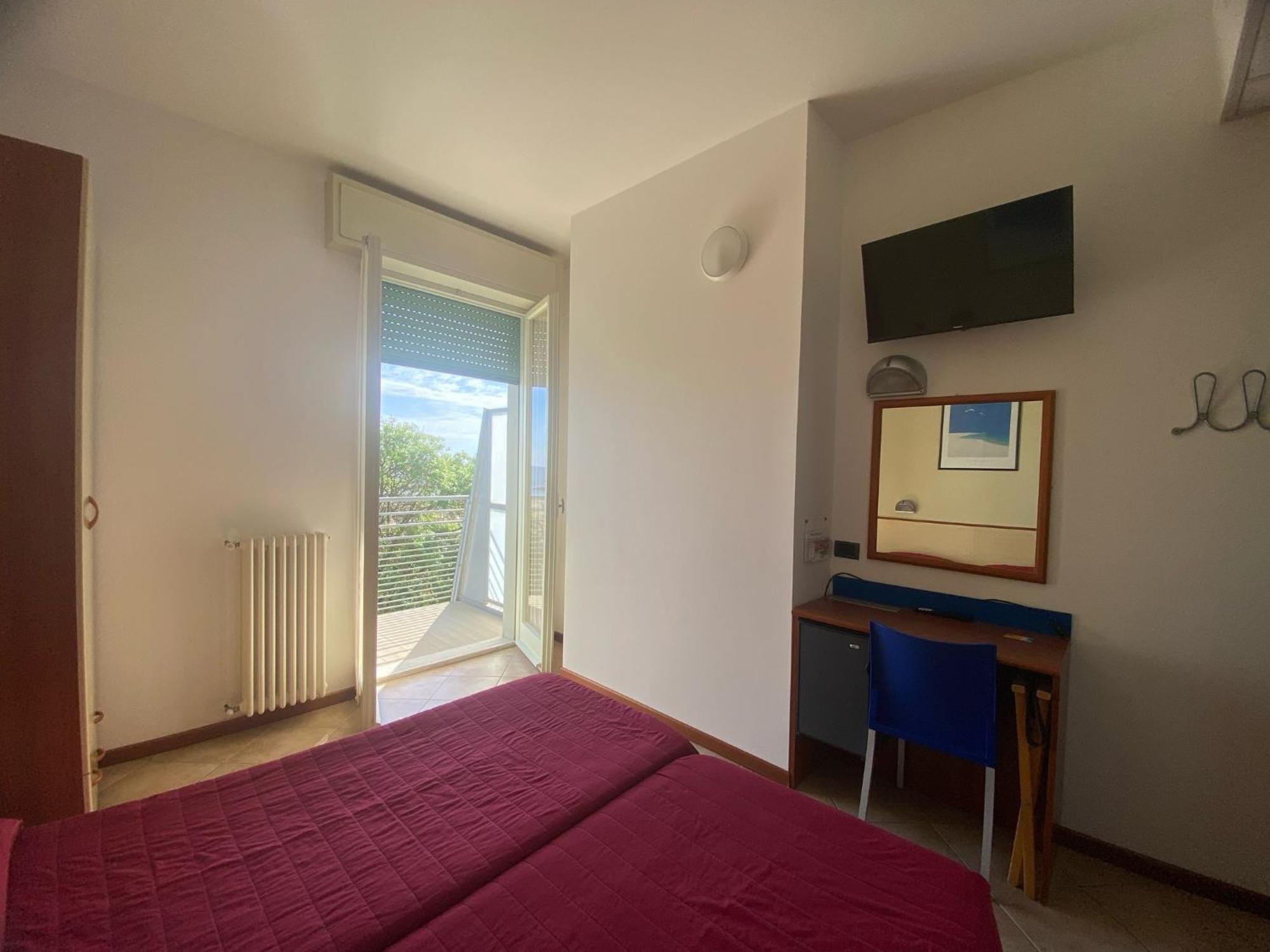 Double or Twin Room Partial Sea View