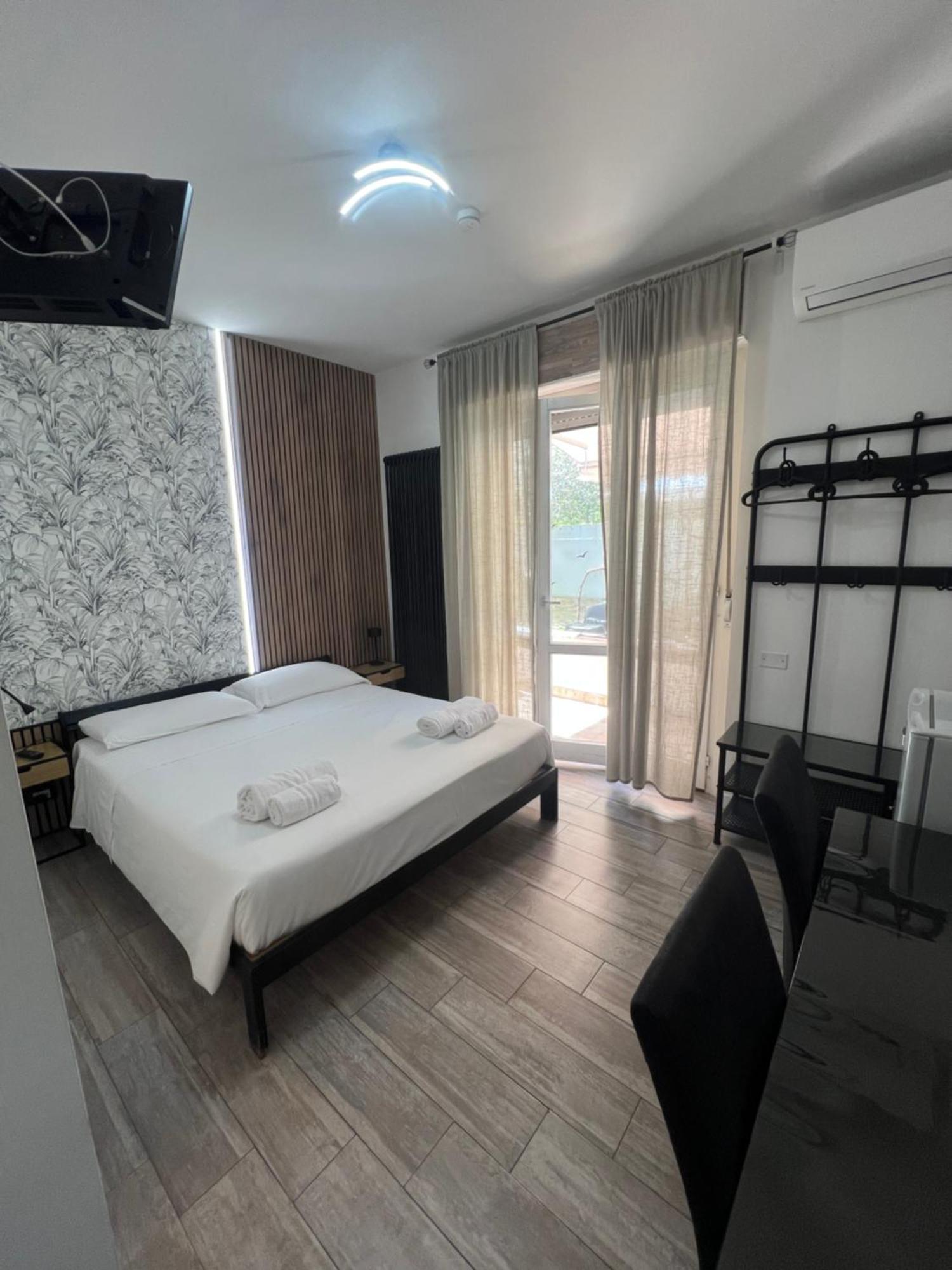 Large Double or Twin Room