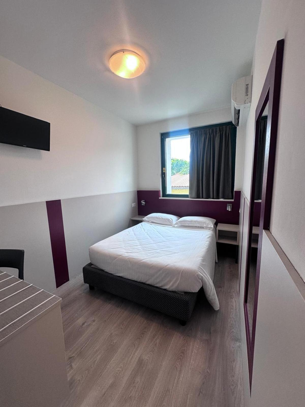 Small Double Room French Bed