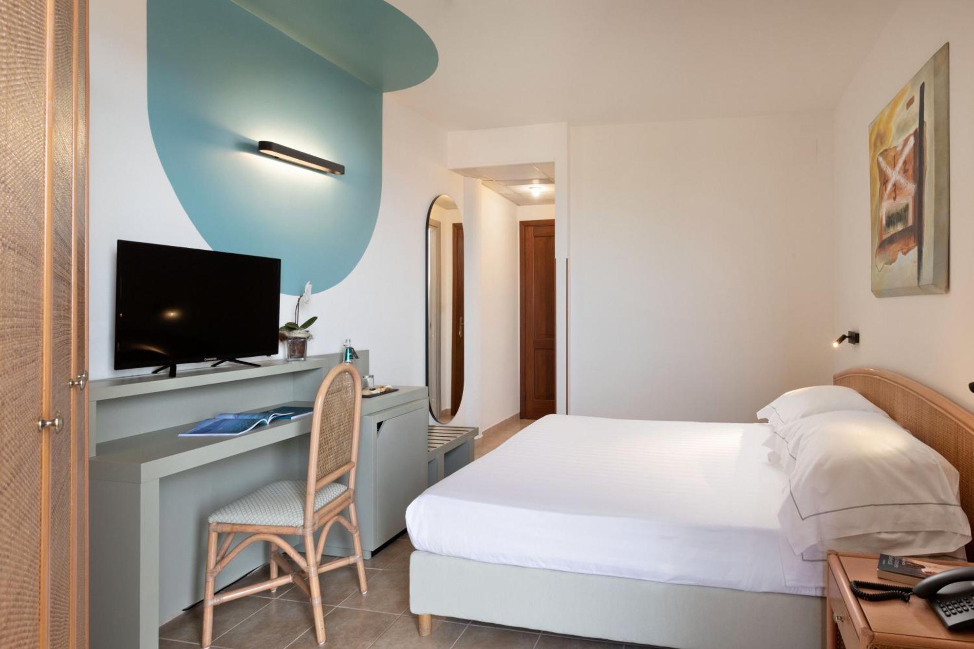 Standard Doppel- oder Zweibettzimmer mit Balkon und Meerblick