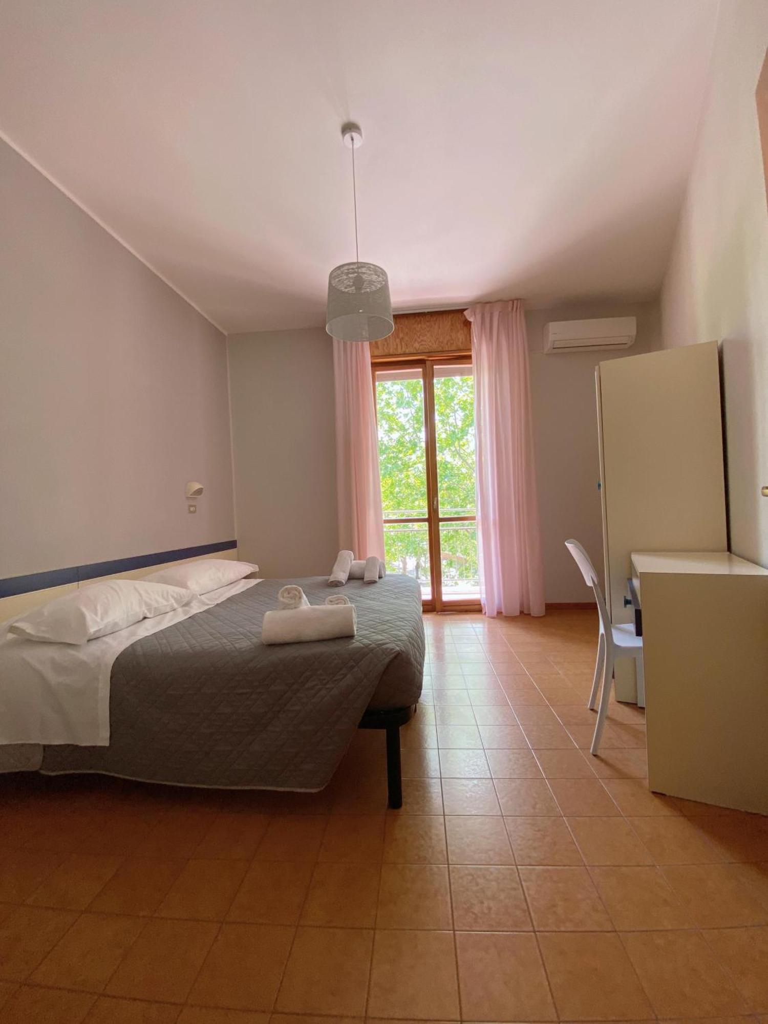 Connecting Family Room Terrace